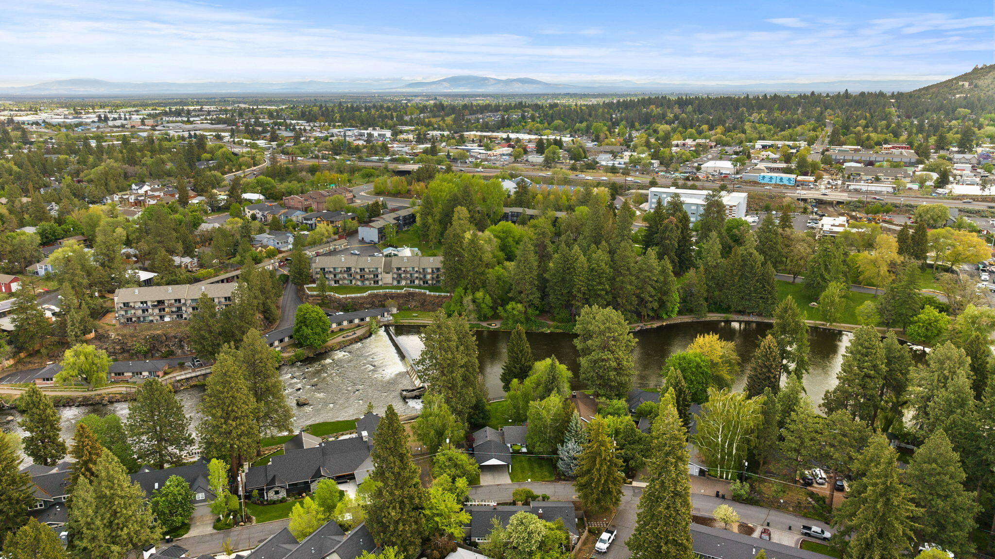 Bend, Oregon, 97703, United States, 3 Bedrooms Bedrooms, ,2 BathroomsBathrooms,Residential,Active,1904740