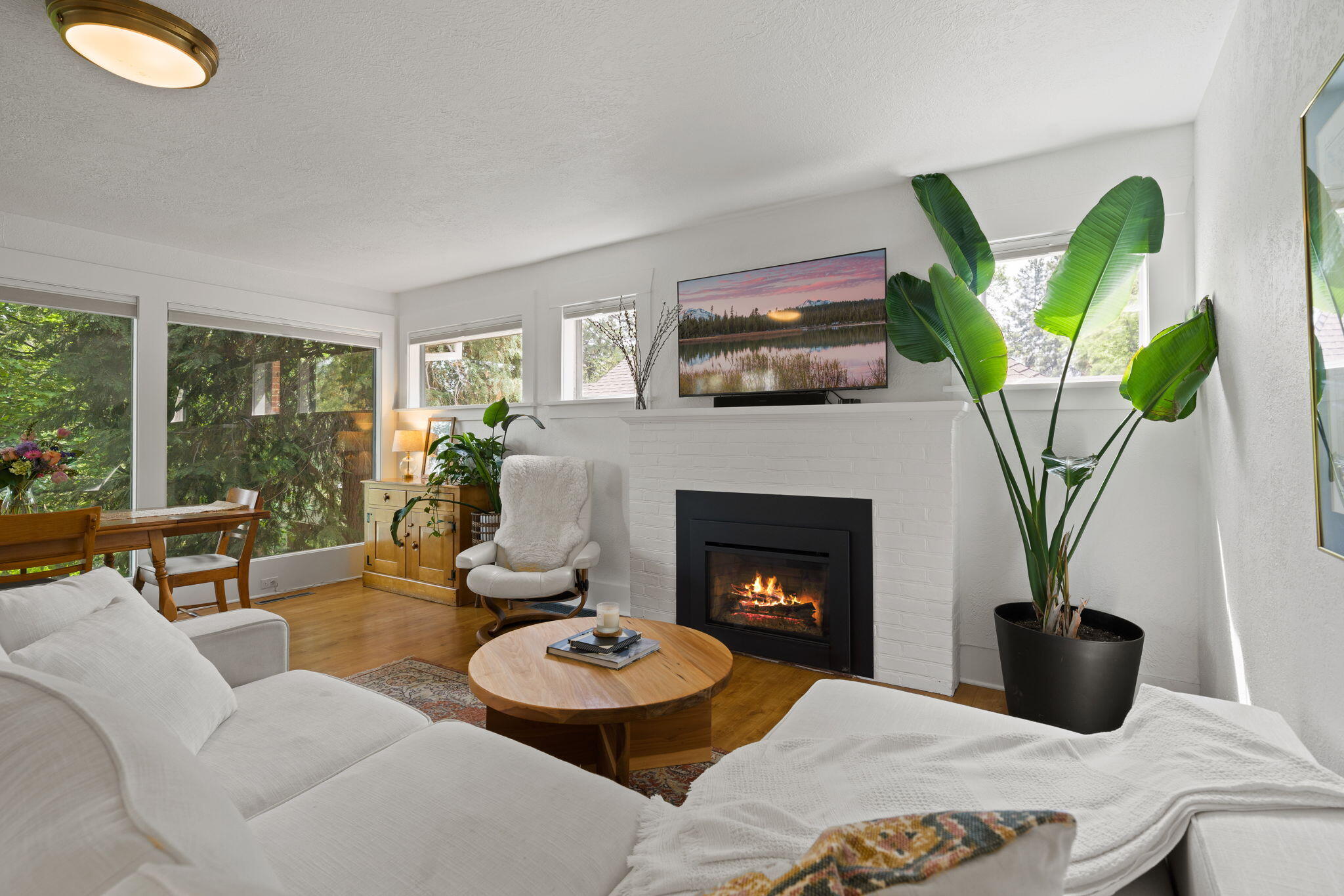 Bend, Oregon, 97703, United States, 3 Bedrooms Bedrooms, ,2 BathroomsBathrooms,Residential,Active,1904740