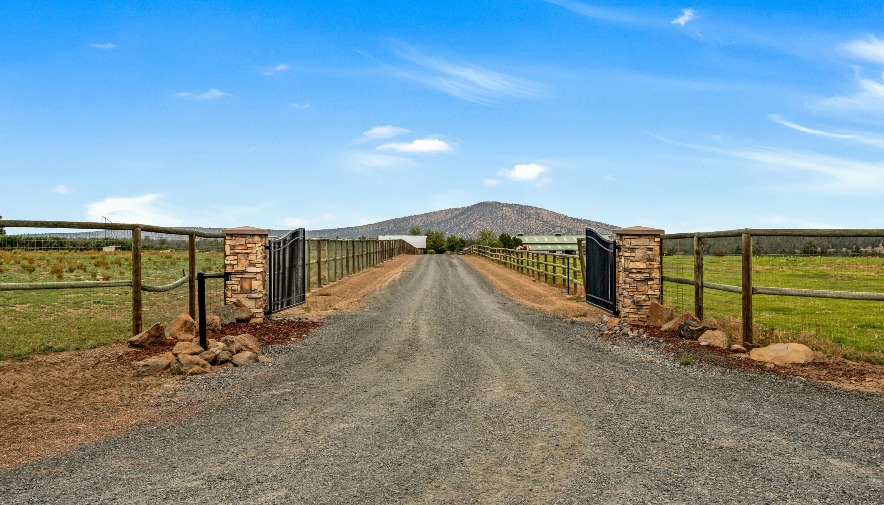 Bend, Oregon, 97703, United States, 3 Bedrooms Bedrooms, ,3 BathroomsBathrooms,Residential,Active,1953693