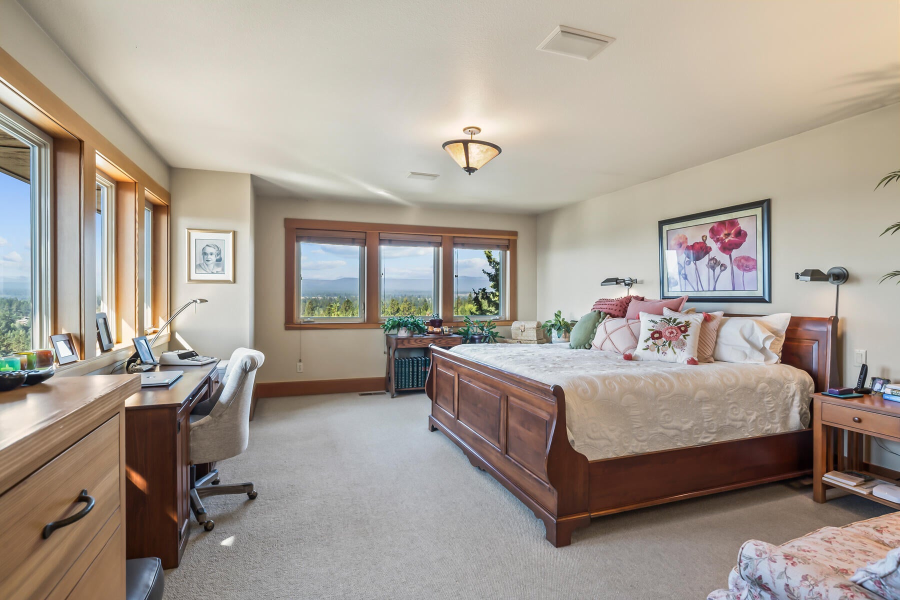 Bend, Oregon, 97702, United States, 3 Bedrooms Bedrooms, ,3 BathroomsBathrooms,Residential,Active,1936452