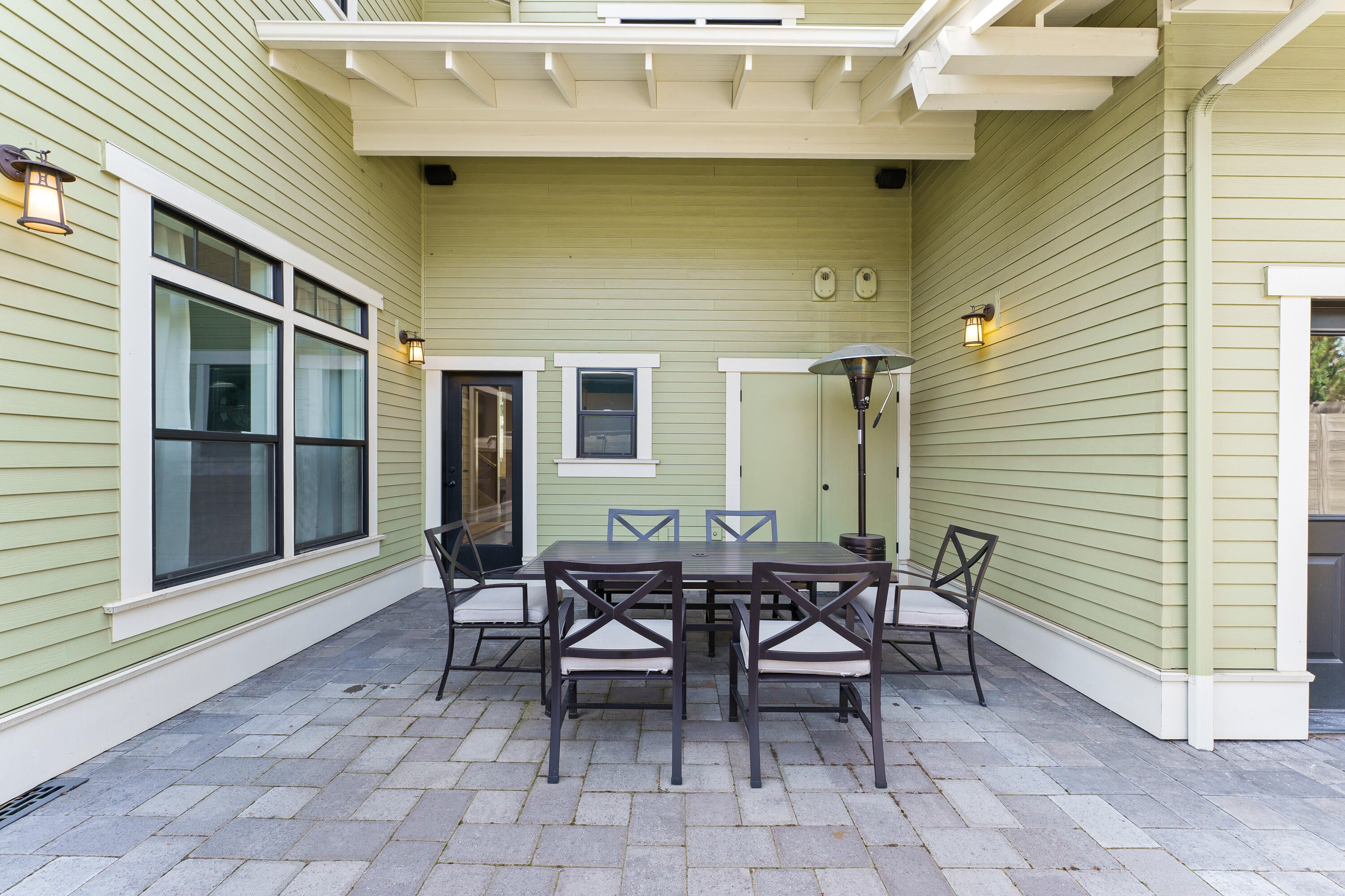 Bend, Oregon, 97703, United States, 4 Bedrooms Bedrooms, ,3 BathroomsBathrooms,Residential,Active,1764459
