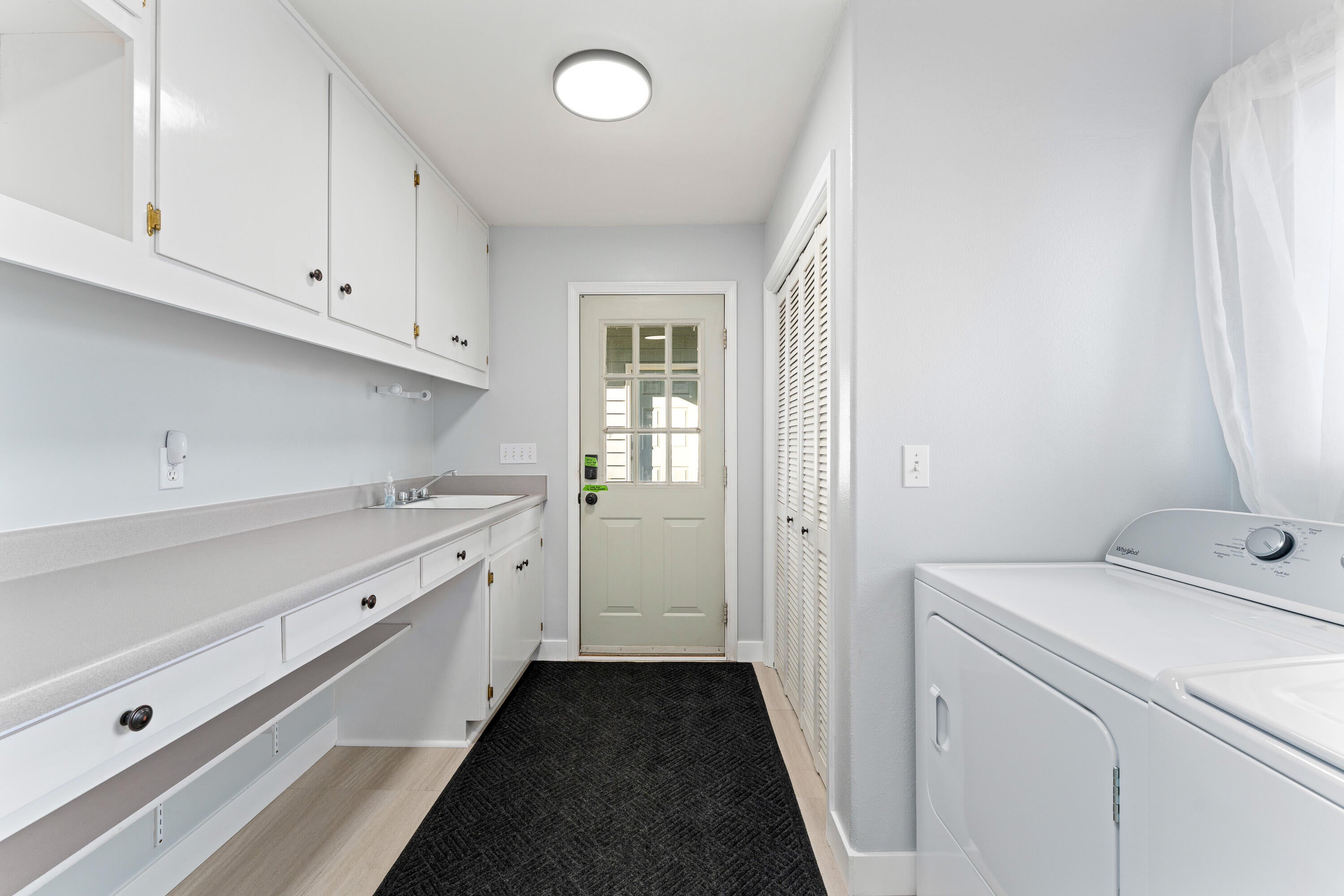 Central Point, Oregon, 97502, United States, 4 Bedrooms Bedrooms, ,3 BathroomsBathrooms,Residential,Active,1959928