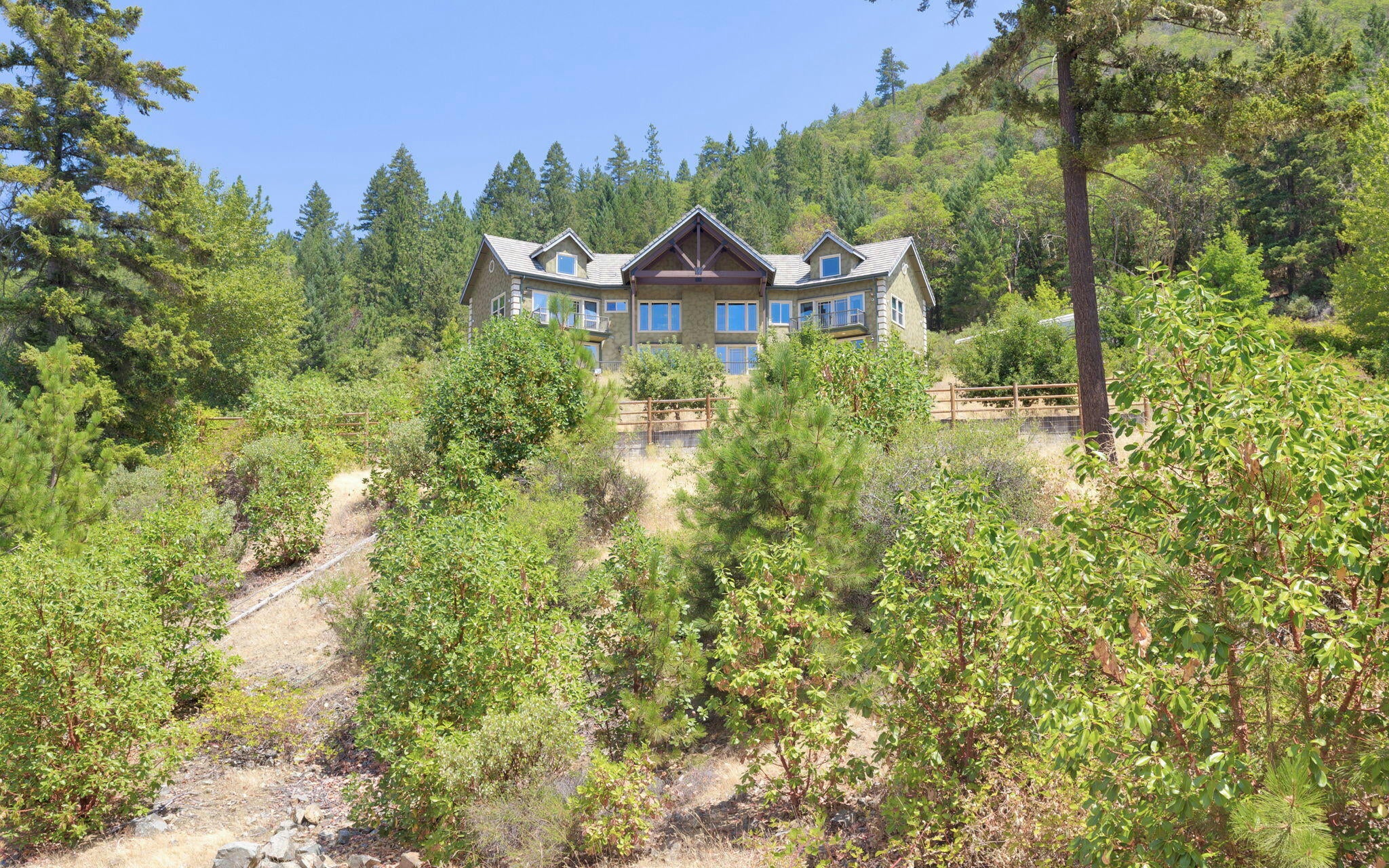 Grants Pass, Oregon, 97527, United States, ,6 BathroomsBathrooms,Residential,Active,1748769