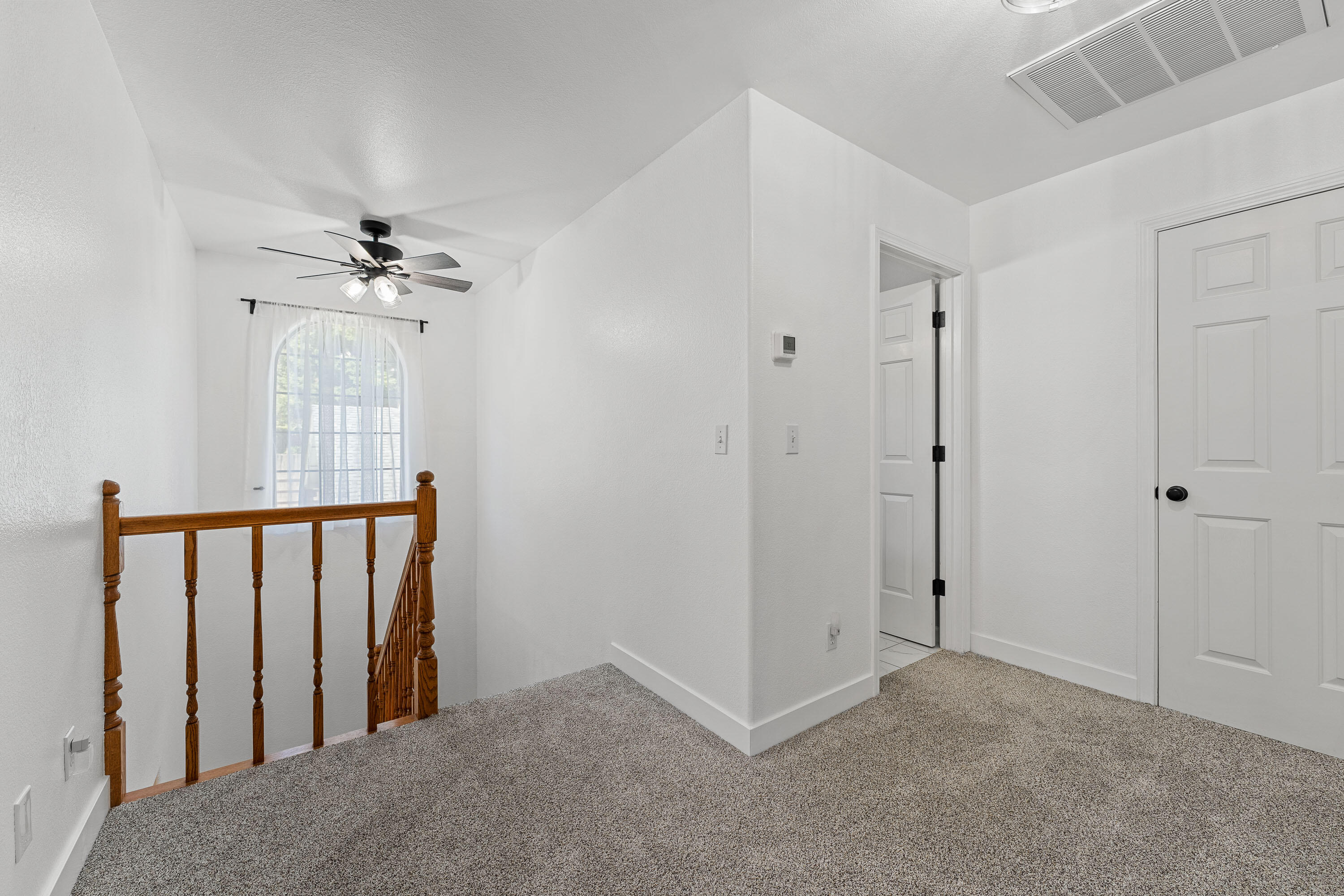 Central Point, Oregon, 97502, United States, 4 Bedrooms Bedrooms, ,3 BathroomsBathrooms,Residential,Active,1959928