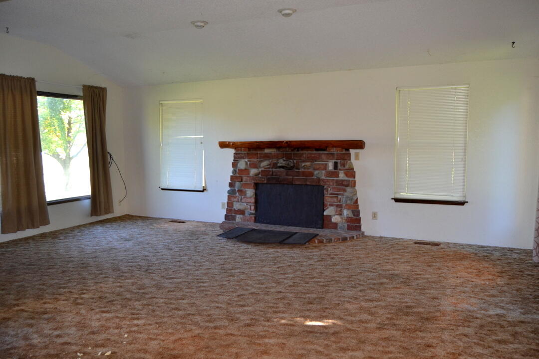 Applegate, Oregon, 97530, United States, 4 Bedrooms Bedrooms, ,3 BathroomsBathrooms,Residential,Active,1963259