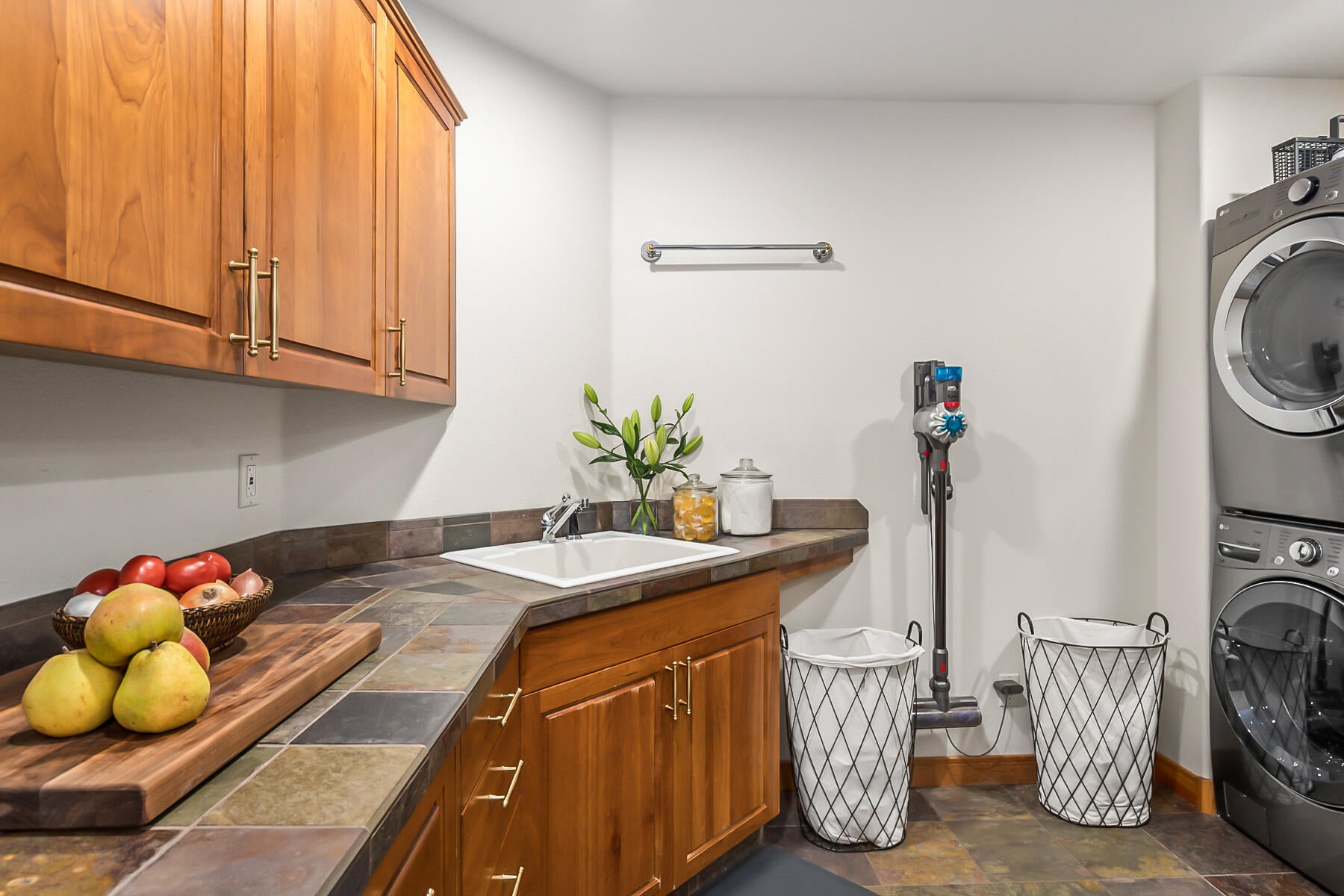 Bend, Oregon, 97703, United States, 5 Bedrooms Bedrooms, ,3 BathroomsBathrooms,Residential,Active,1972188