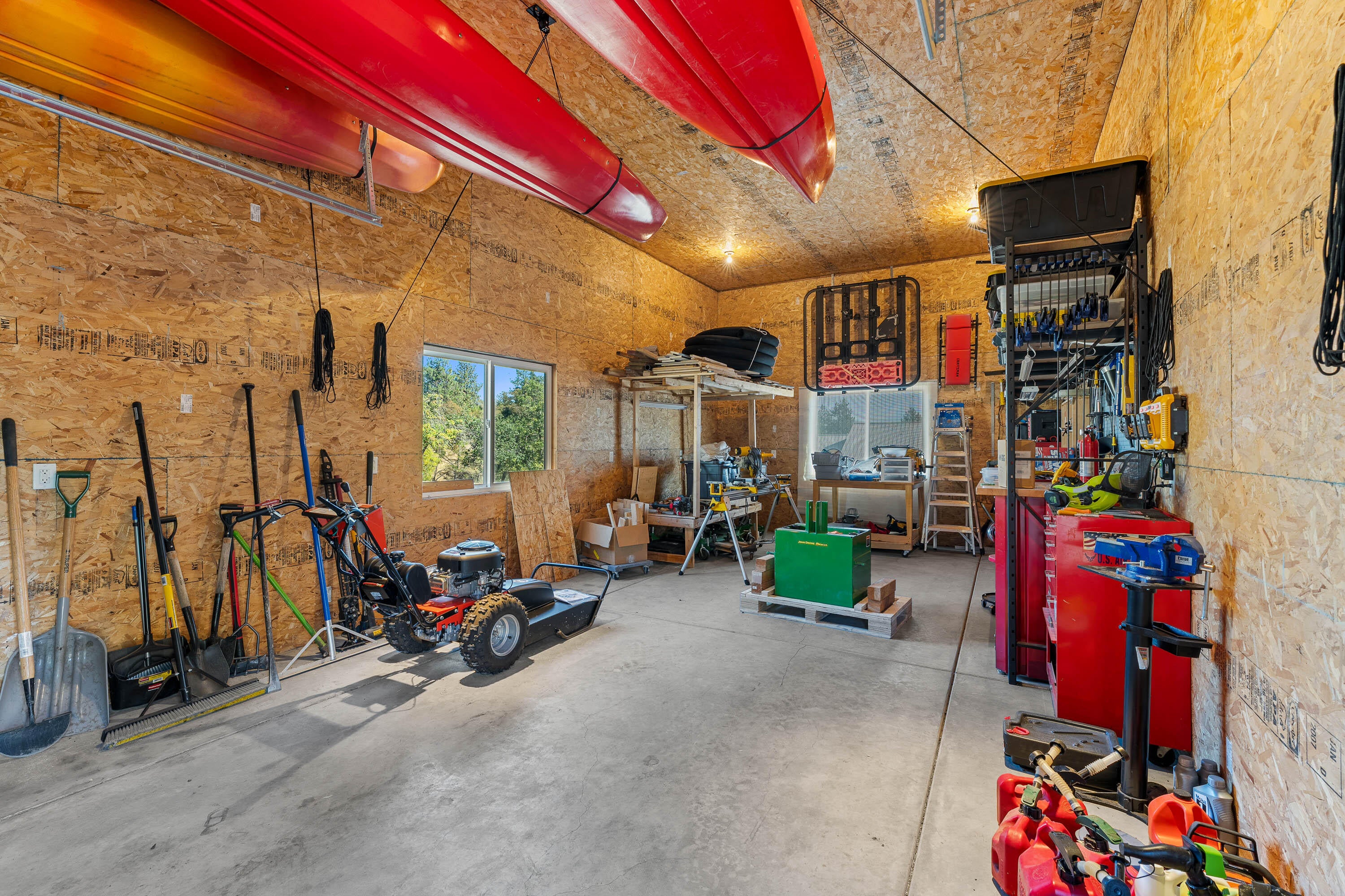 Central Point, Oregon, 97502, United States, 4 Bedrooms Bedrooms, ,3 BathroomsBathrooms,Residential,Active,1959928