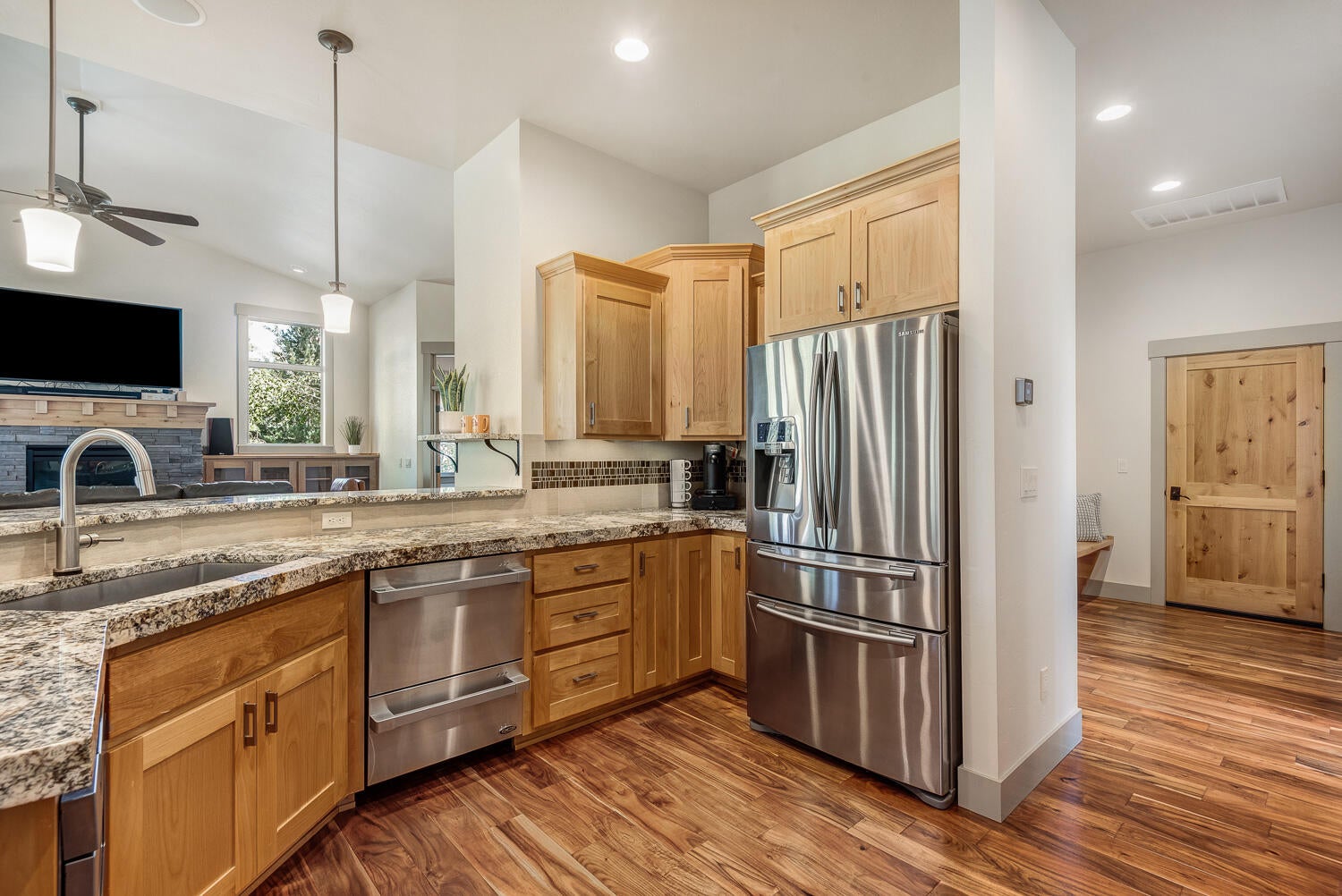 Bend, Oregon, 97703, United States, 3 Bedrooms Bedrooms, ,3 BathroomsBathrooms,Residential,Active,1952278