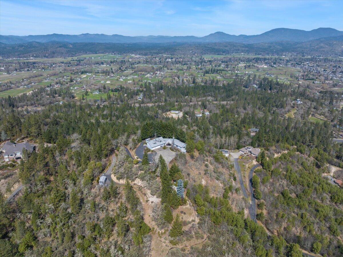 Grants Pass, Oregon, 97527, United States, 3 Bedrooms Bedrooms, ,3 BathroomsBathrooms,Residential,Active,1990612