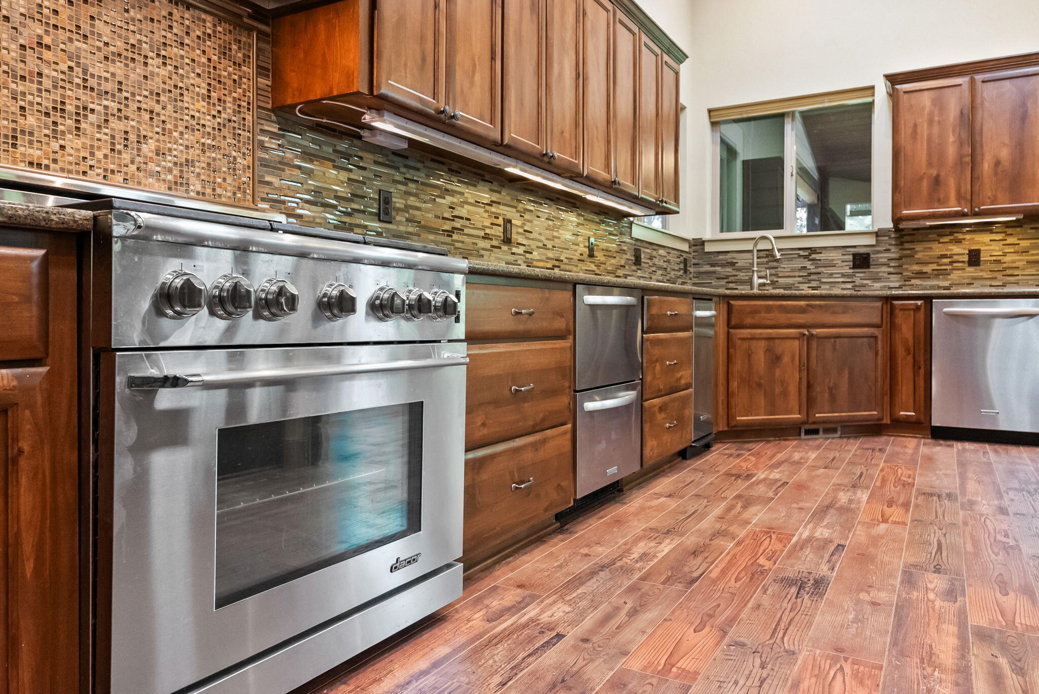 Bend, Oregon, 97702, United States, 3 Bedrooms Bedrooms, ,4 BathroomsBathrooms,Residential,Active,1952481