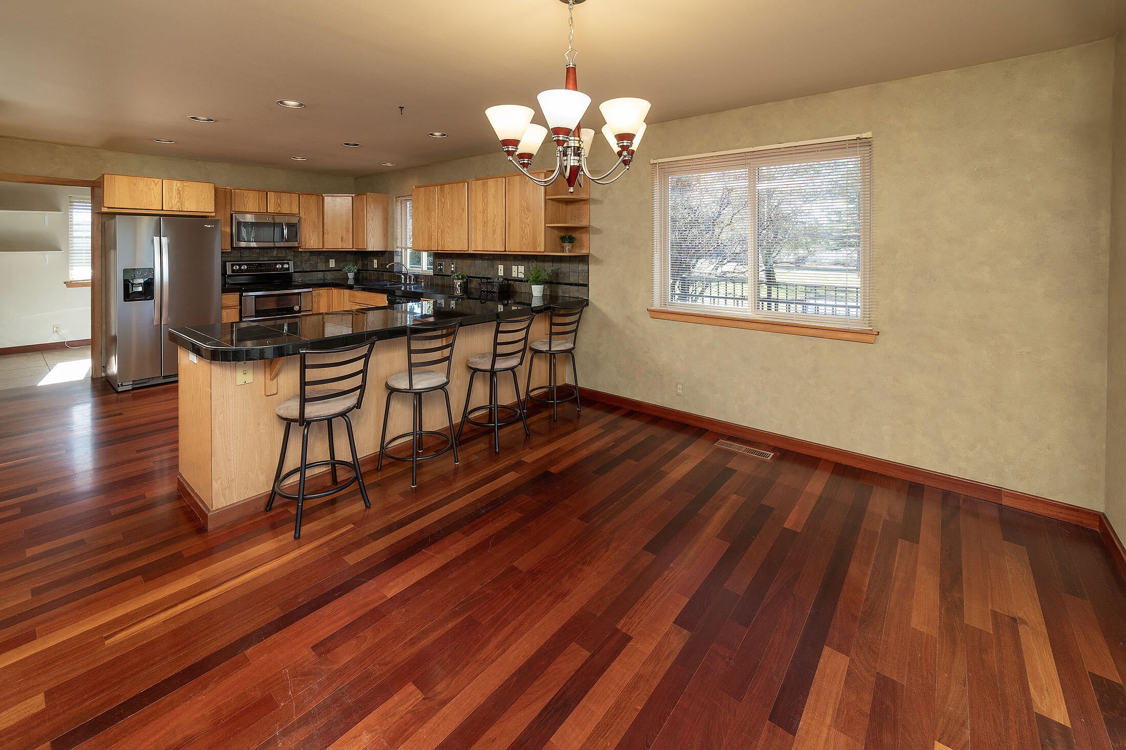 Bend, Oregon, 97702, United States, 3 Bedrooms Bedrooms, ,3 BathroomsBathrooms,Residential,Active,1952444