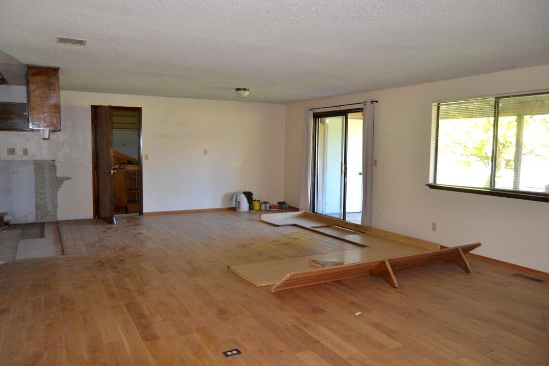 Applegate, Oregon, 97530, United States, 4 Bedrooms Bedrooms, ,3 BathroomsBathrooms,Residential,Active,1963259