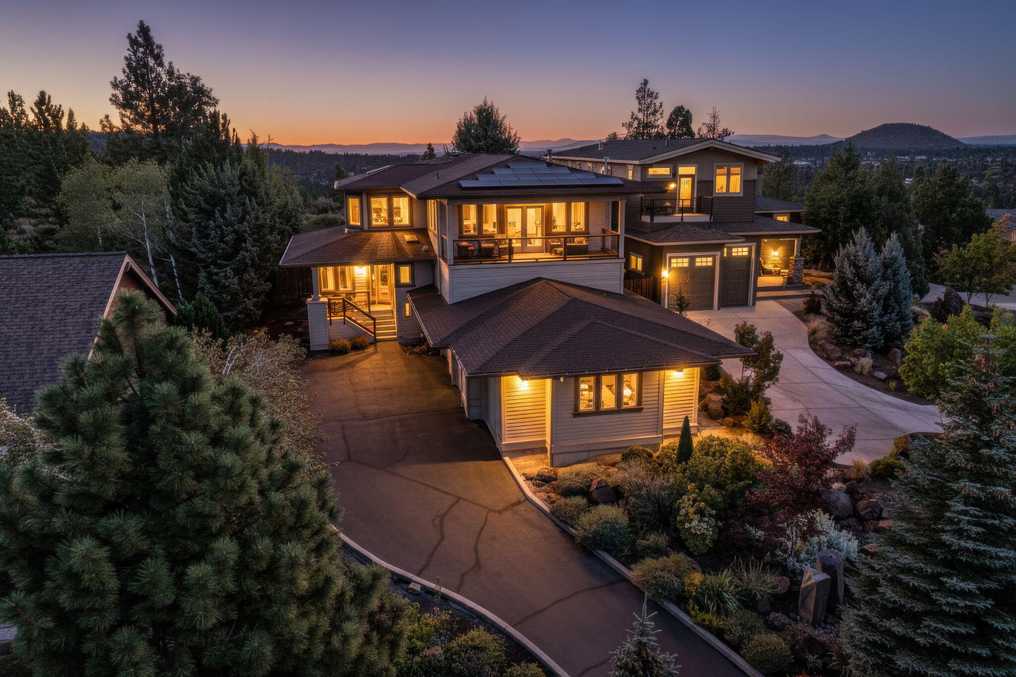 Bend, Oregon, 97702, United States, 3 Bedrooms Bedrooms, ,4 BathroomsBathrooms,Residential,Active,1929788