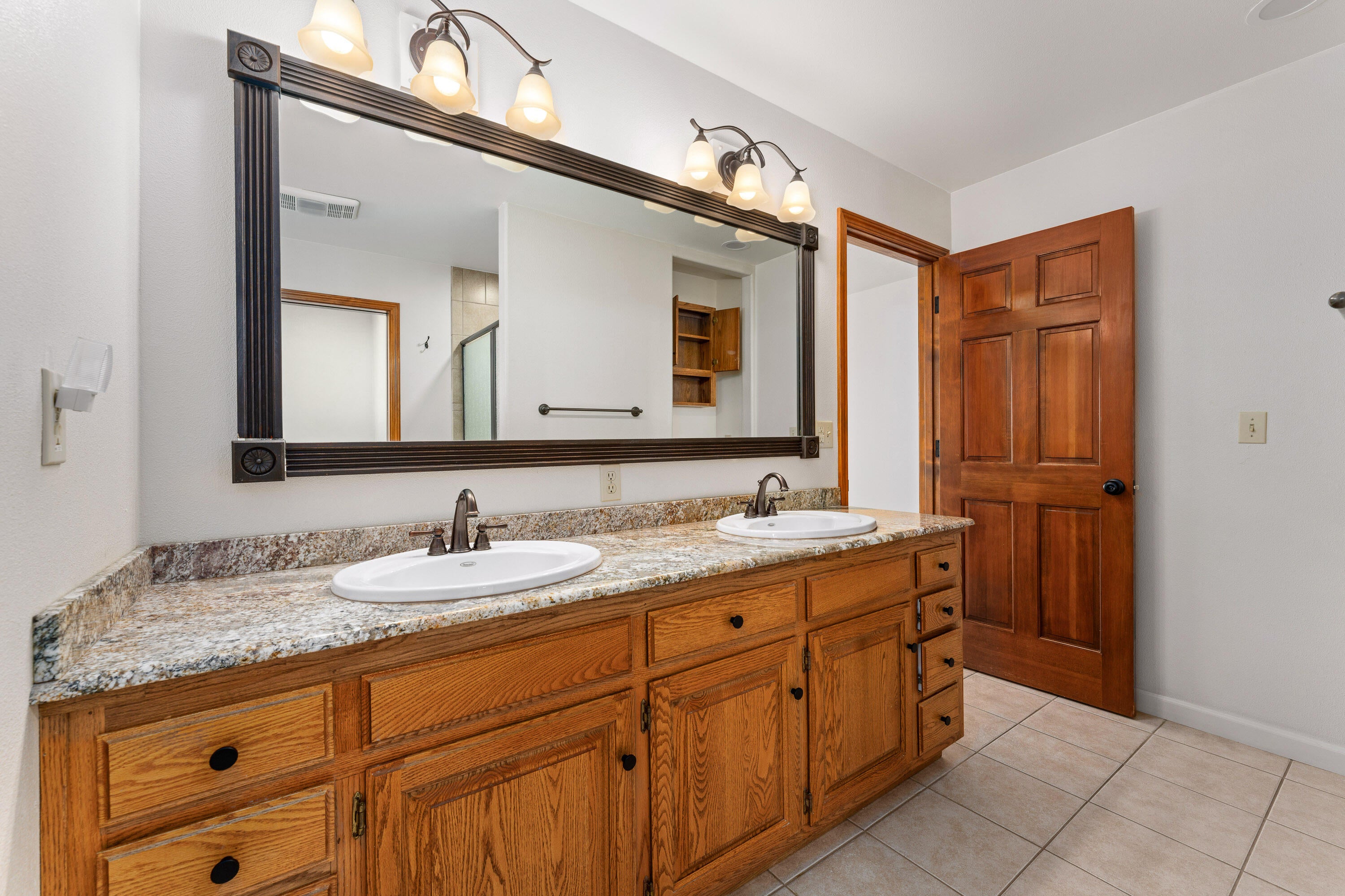 Central Point, Oregon, 97502, United States, 4 Bedrooms Bedrooms, ,3 BathroomsBathrooms,Residential,Active,1959928