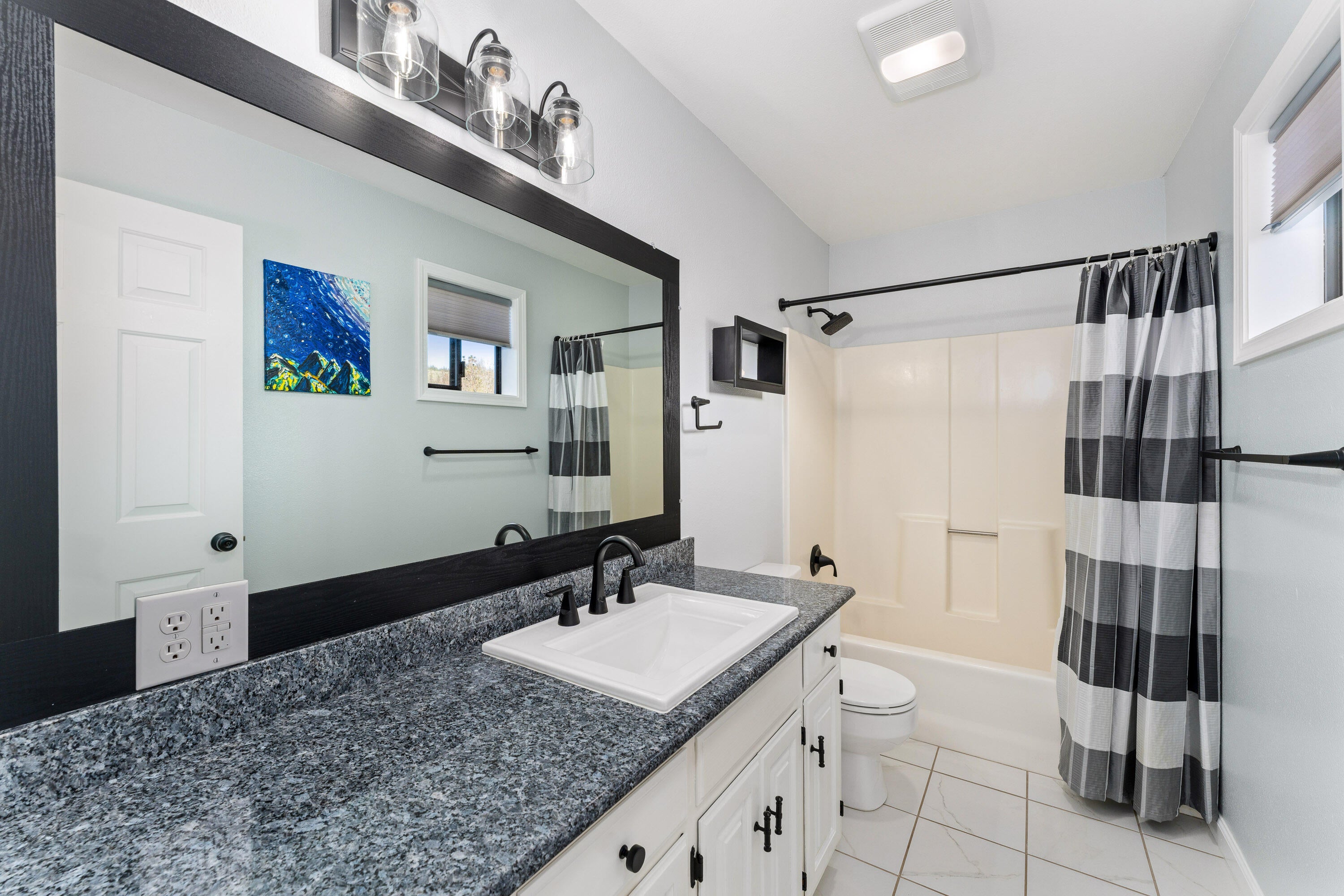 Central Point, Oregon, 97502, United States, 4 Bedrooms Bedrooms, ,3 BathroomsBathrooms,Residential,Active,1959928