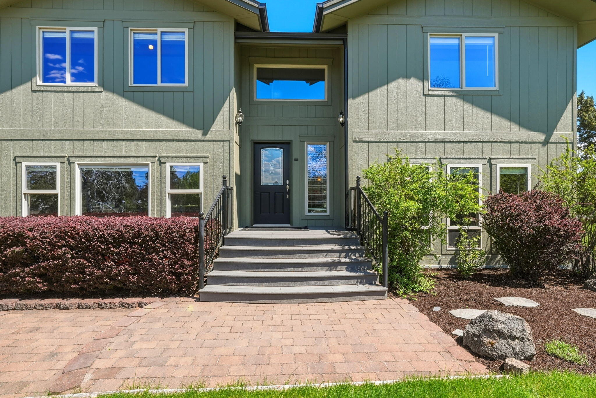Bend, Oregon, 97702, United States, 3 Bedrooms Bedrooms, ,5 BathroomsBathrooms,Residential,Active,2045021