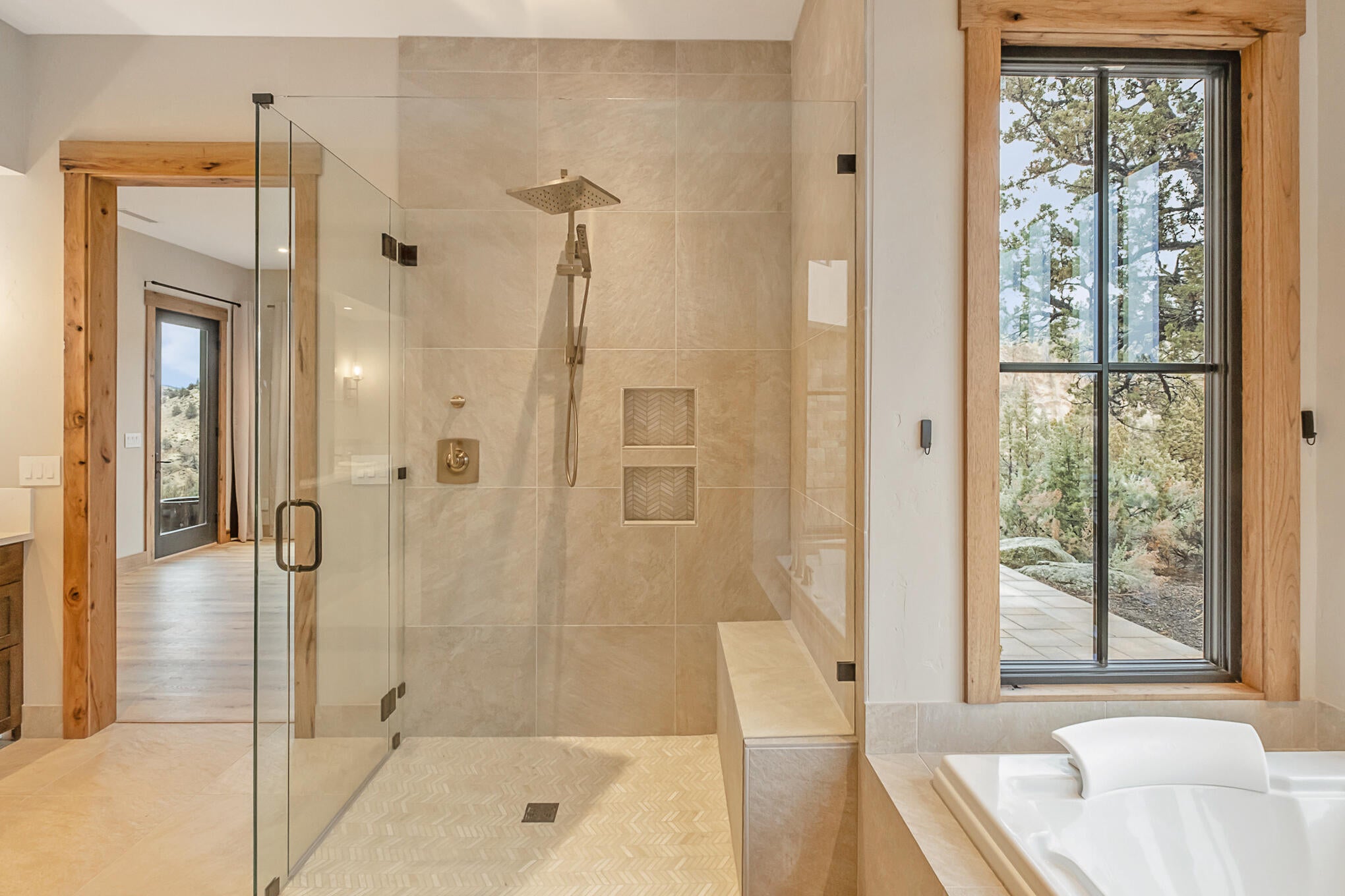 Terrebonne, Oregon, 97760, United States, 5 Bedrooms Bedrooms, ,5 BathroomsBathrooms,Residential,Active,1747251