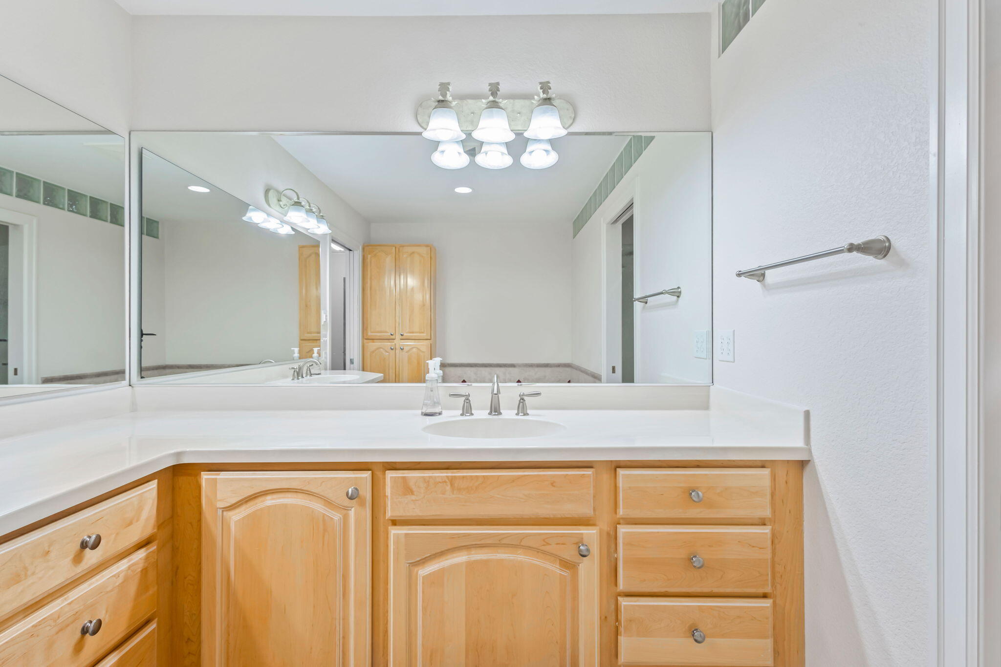 Bend, Oregon, 97702, United States, 4 Bedrooms Bedrooms, ,3 BathroomsBathrooms,Residential,Active,1907972