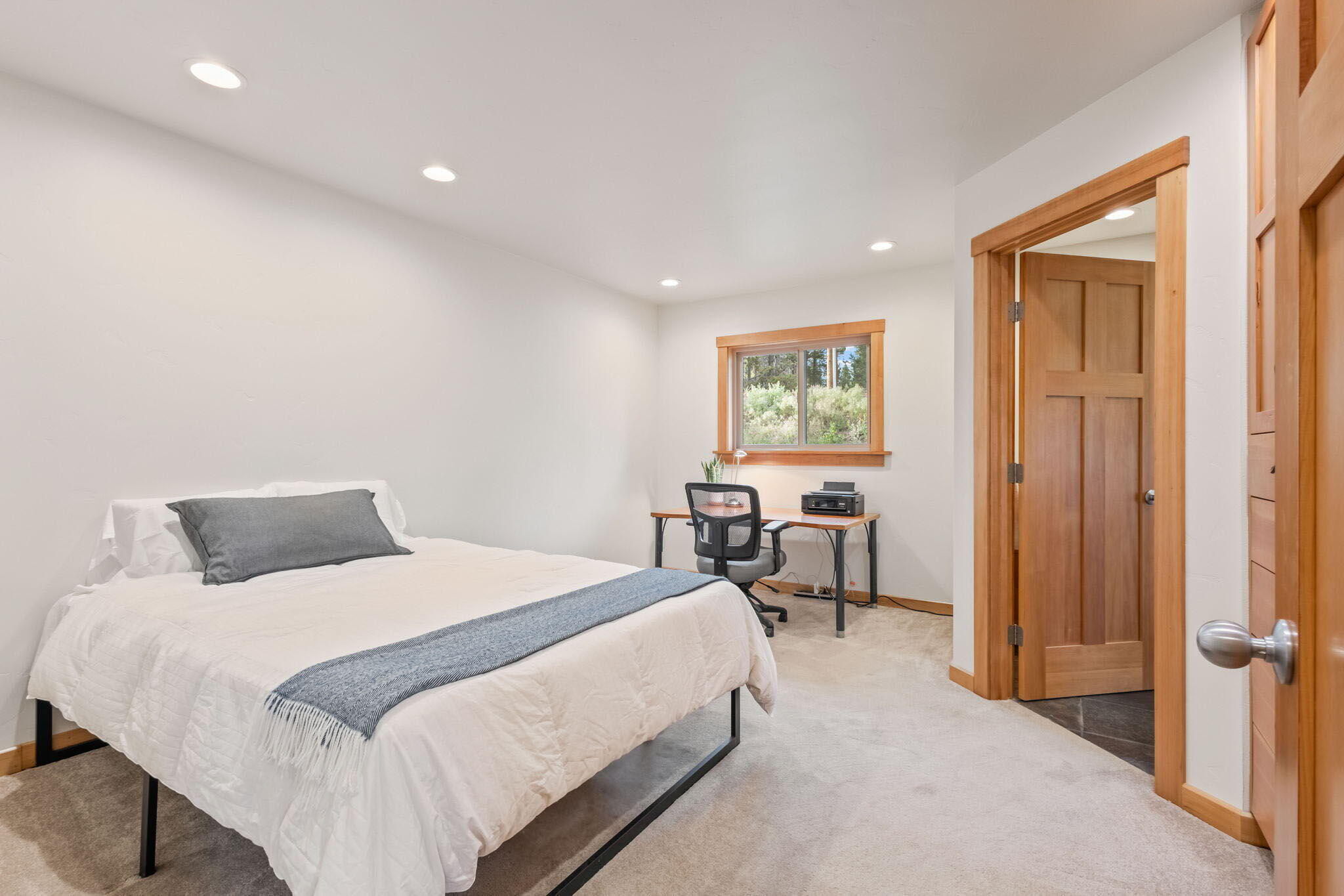 Bend, Oregon, 97707, United States, 3 Bedrooms Bedrooms, ,3 BathroomsBathrooms,Residential,Active,1880197