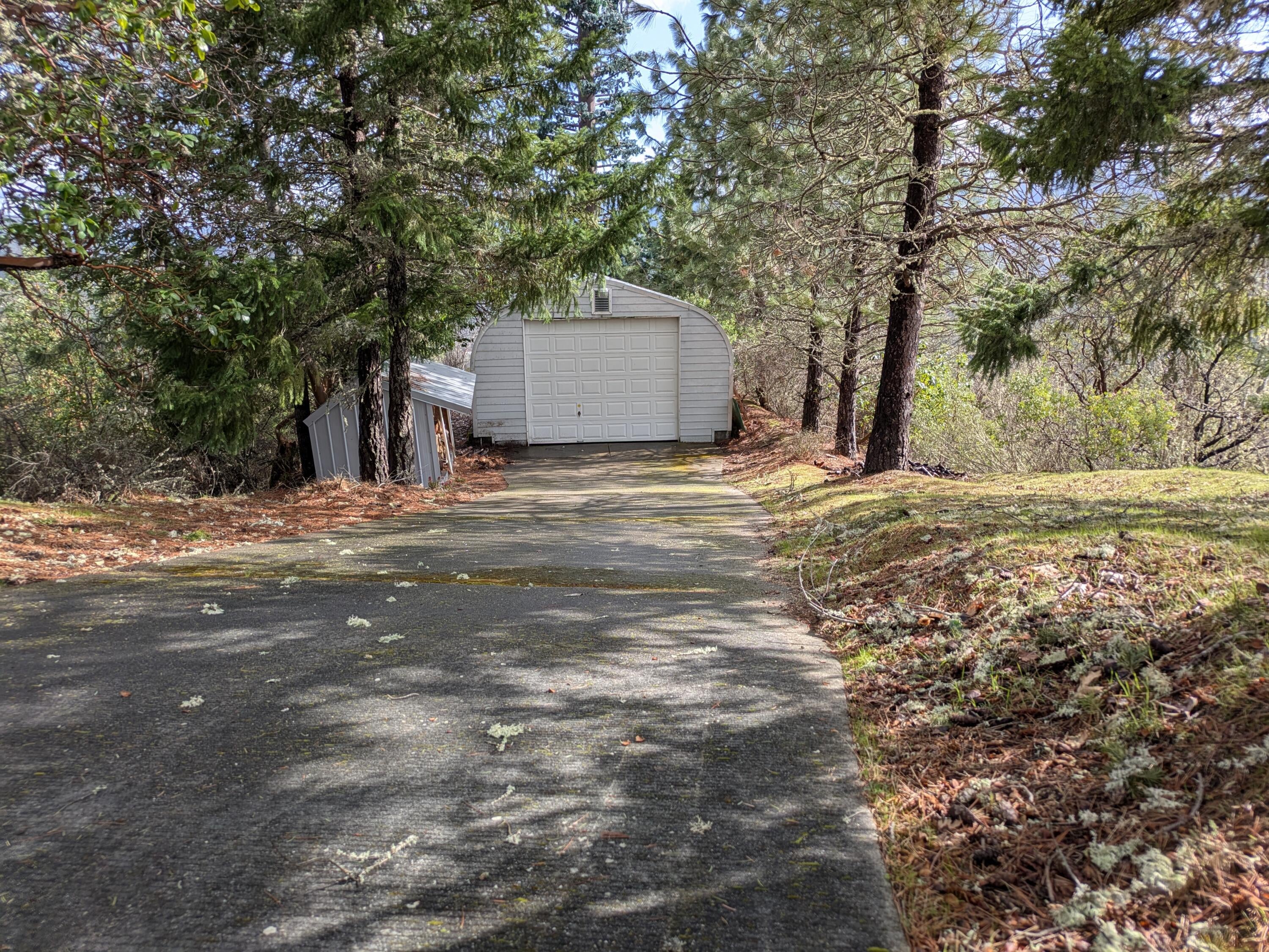 Grants Pass, Oregon, 97527, United States, 3 Bedrooms Bedrooms, ,3 BathroomsBathrooms,Residential,Active,1990612