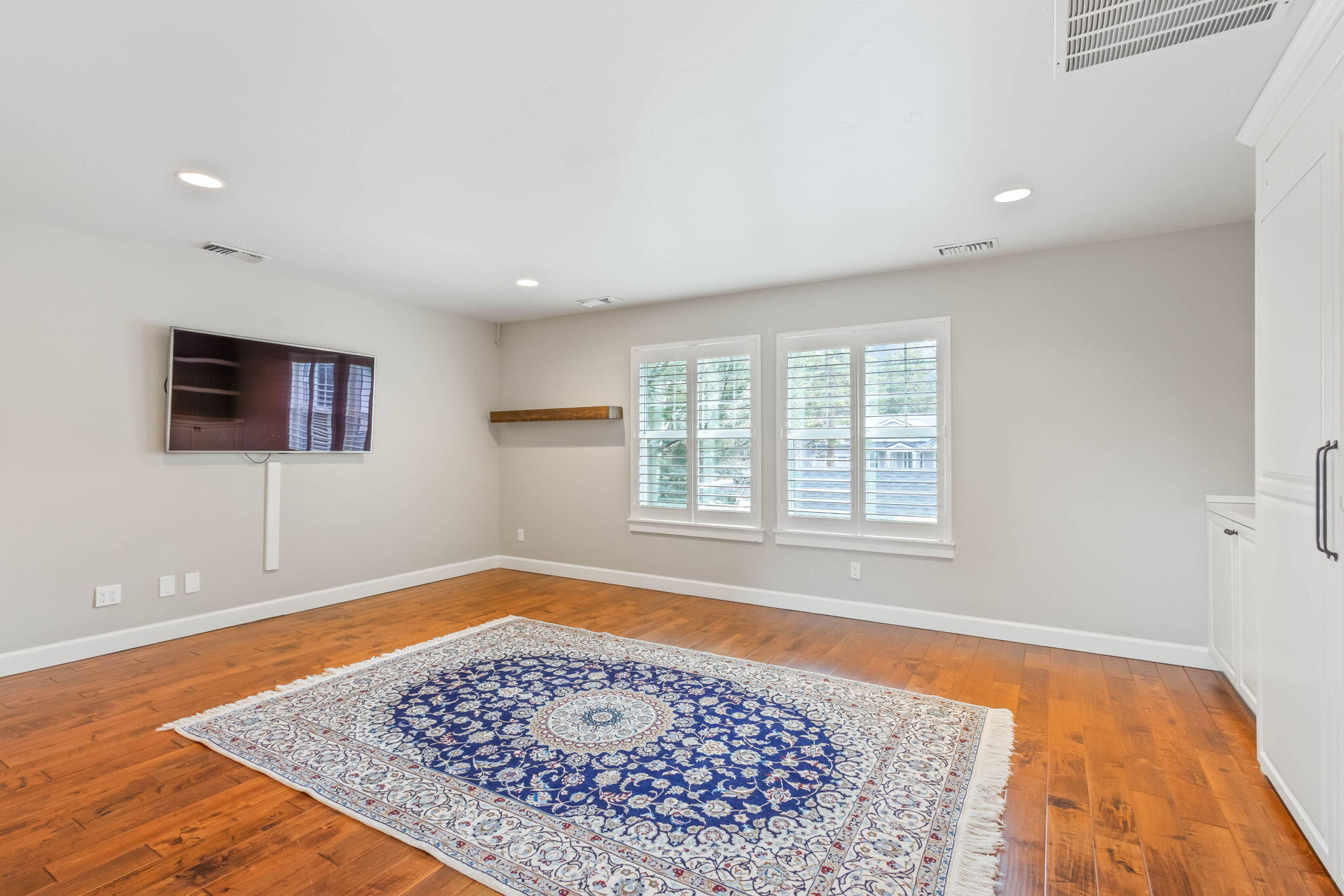 Bend, Oregon, 97702, United States, 4 Bedrooms Bedrooms, ,5 BathroomsBathrooms,Residential,Active,1726847