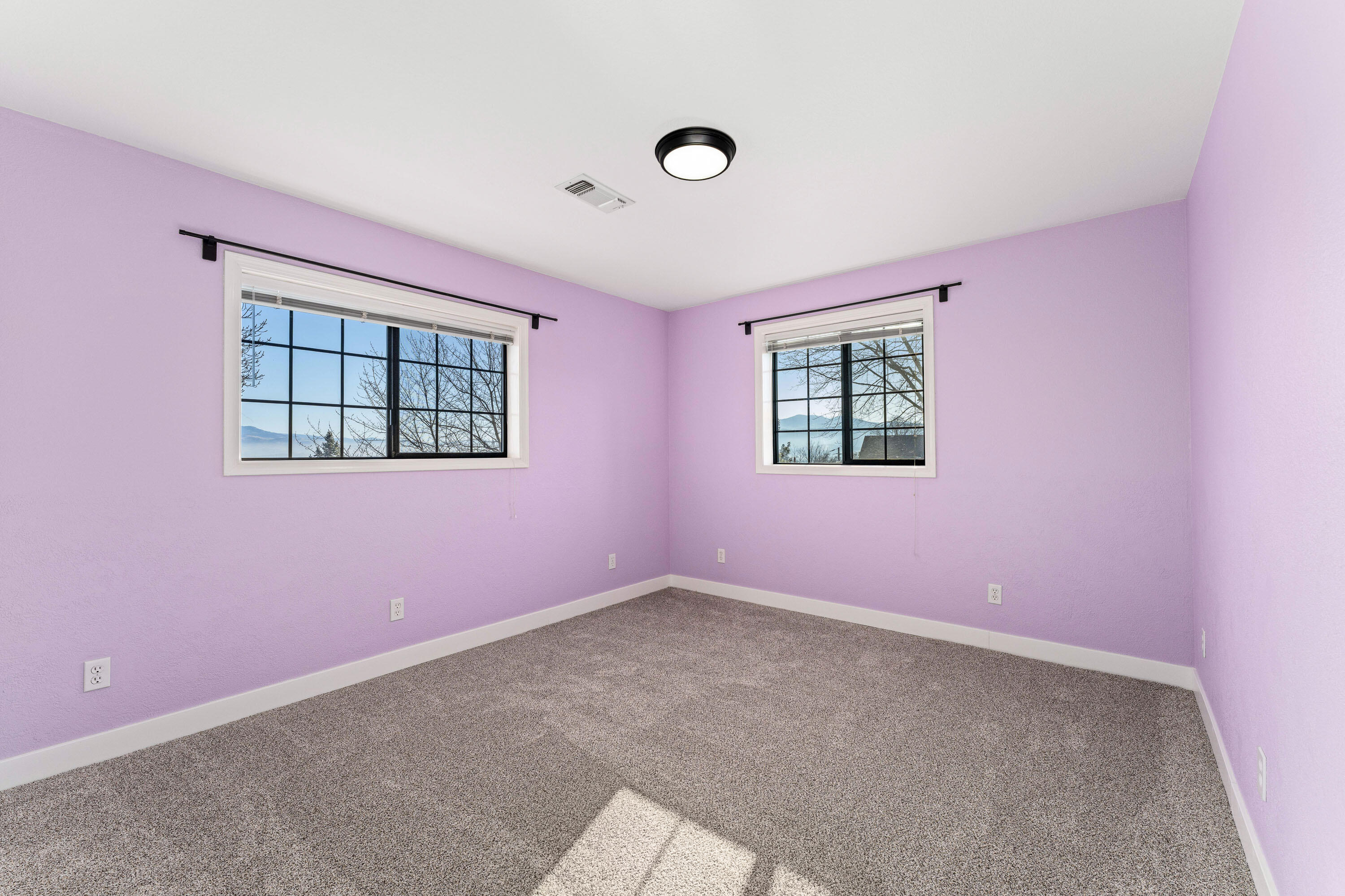 Central Point, Oregon, 97502, United States, 4 Bedrooms Bedrooms, ,3 BathroomsBathrooms,Residential,Active,1959928