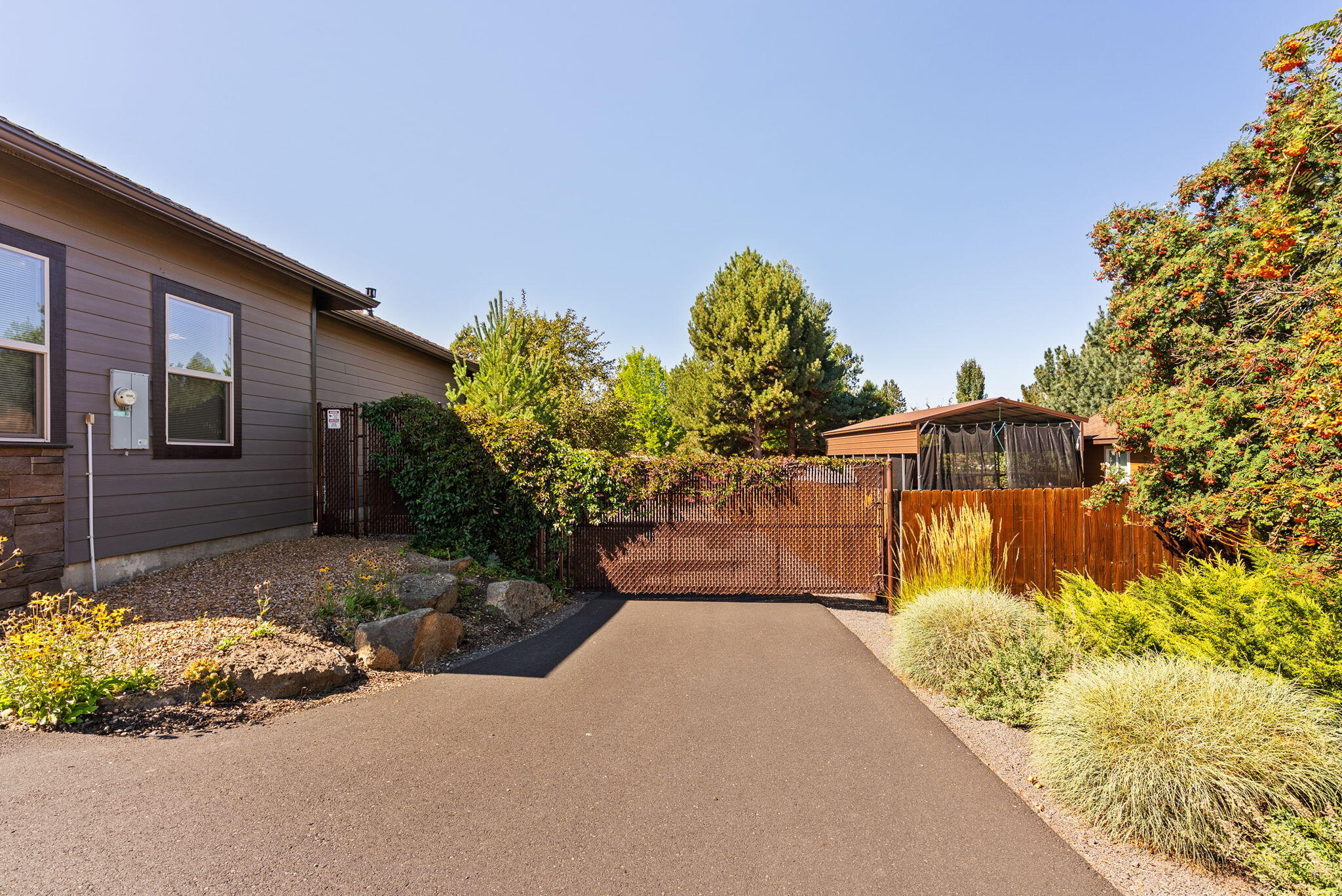 Bend, Oregon, 97702, United States, 3 Bedrooms Bedrooms, ,4 BathroomsBathrooms,Residential,Active,1952481