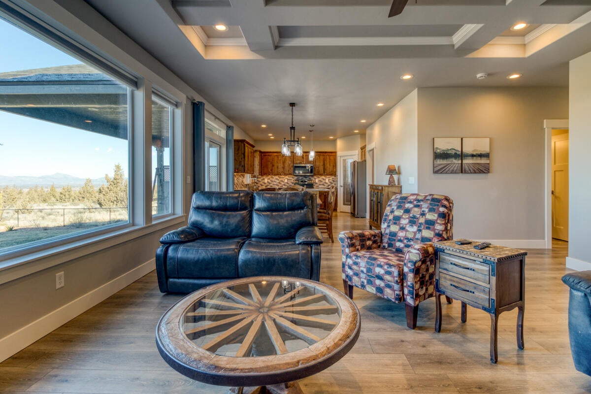 Powell Butte, Oregon, 97753, United States, 4 Bedrooms Bedrooms, ,3 BathroomsBathrooms,Residential,Active,1908146