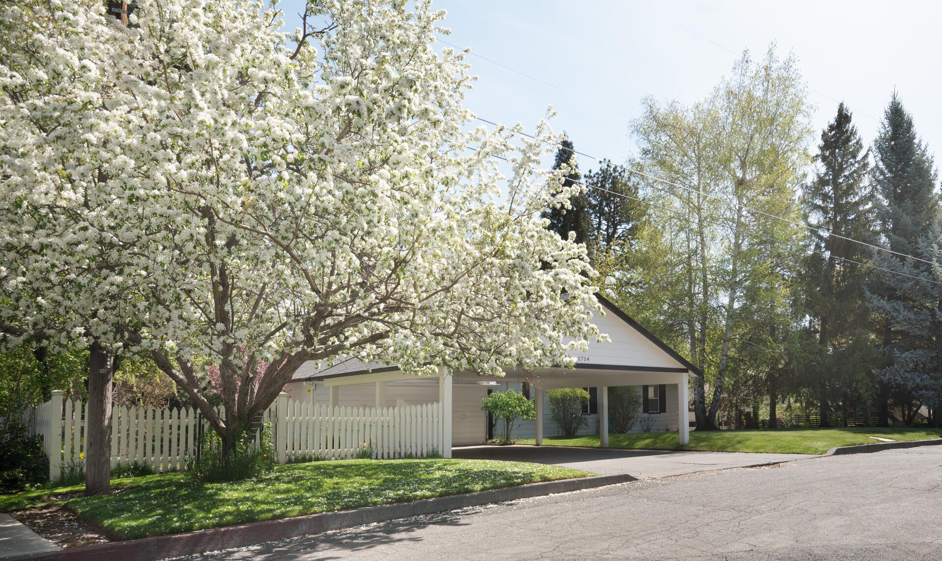 Bend, Oregon, 97703, United States, 3 Bedrooms Bedrooms, ,2 BathroomsBathrooms,Residential,Active,1904740