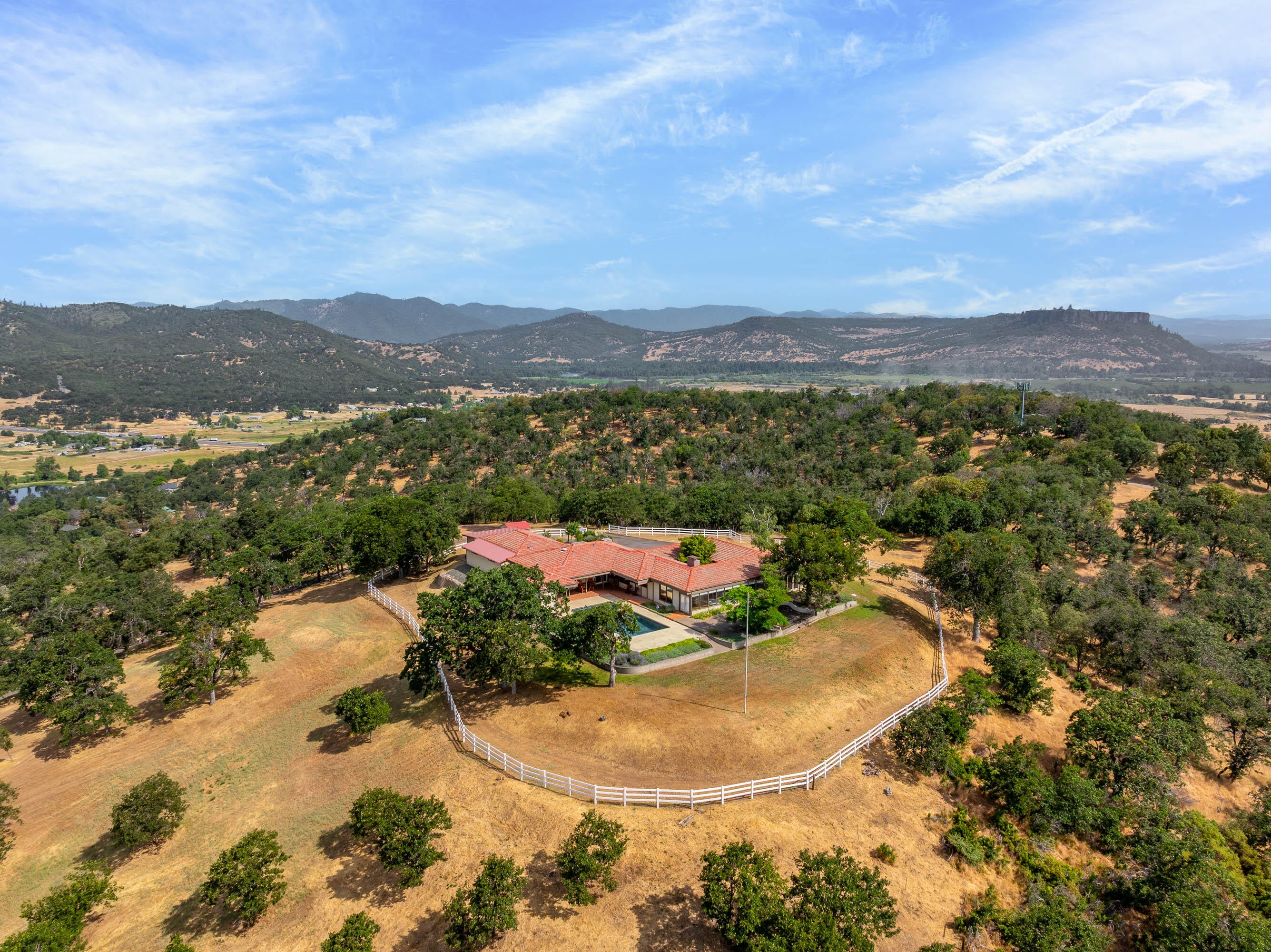 Central Point, Oregon, 97502, United States, 4 Bedrooms Bedrooms, ,4 BathroomsBathrooms,Residential,Active,2006836