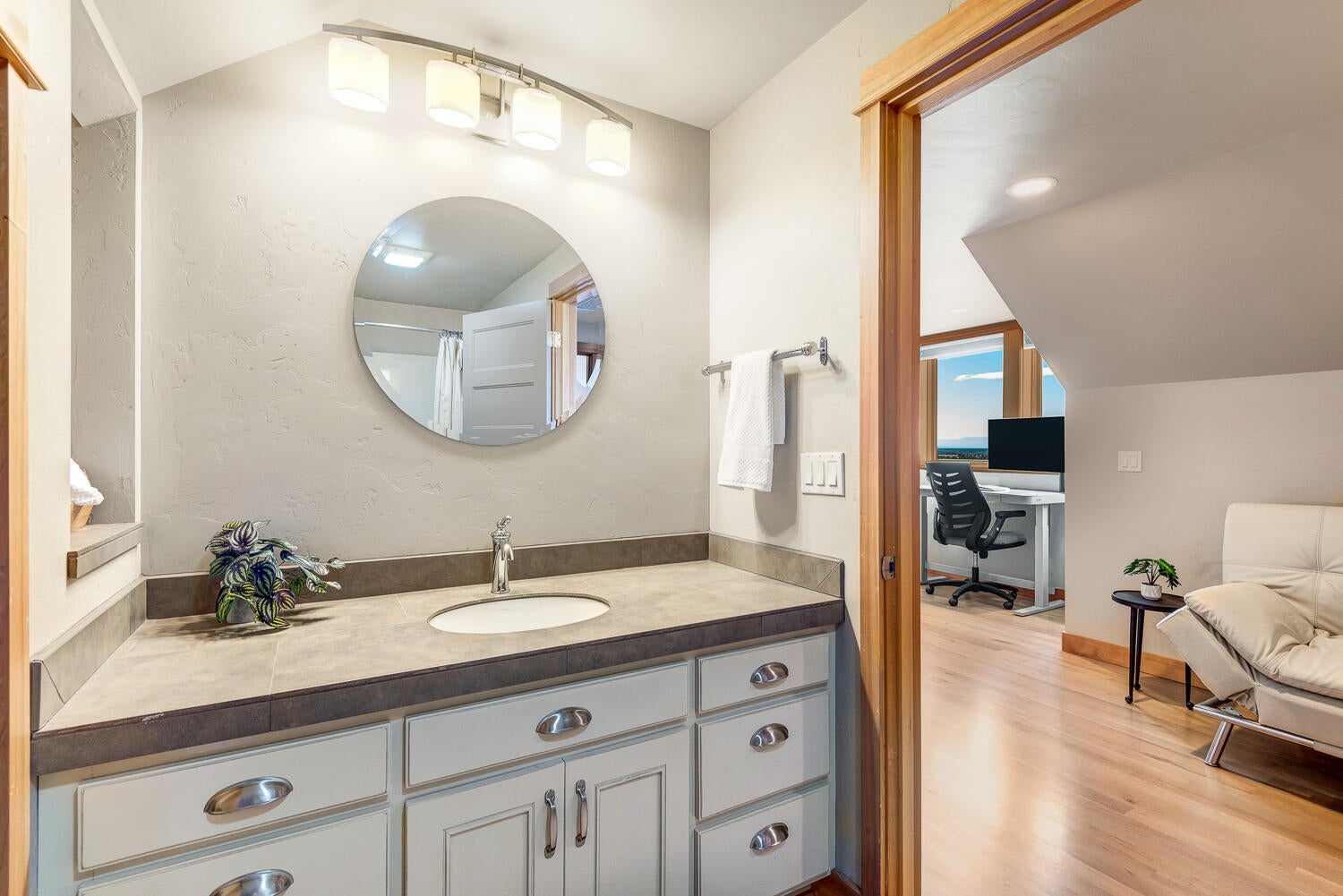 Powell Butte, Oregon, 97753, United States, 3 Bedrooms Bedrooms, ,4 BathroomsBathrooms,Residential,Active,2001062