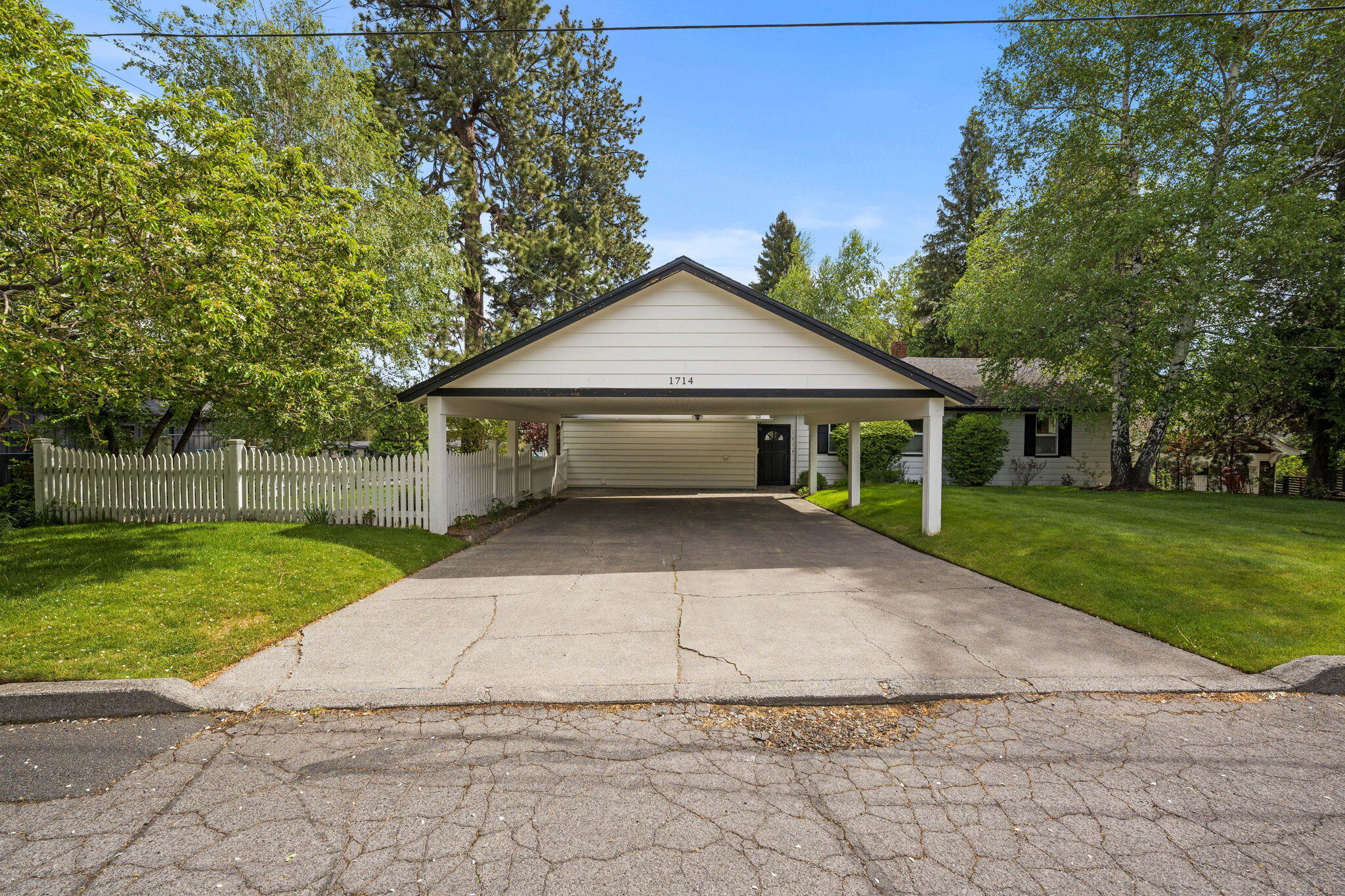 Bend, Oregon, 97703, United States, 3 Bedrooms Bedrooms, ,2 BathroomsBathrooms,Residential,Active,1904740