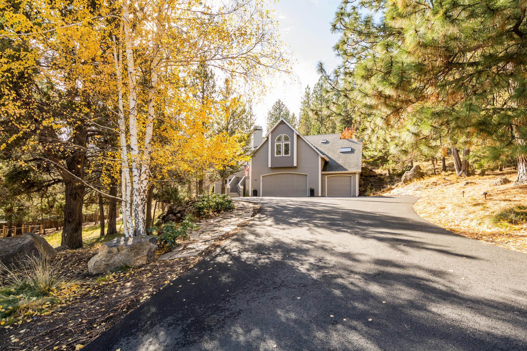 Bend, Oregon, 97703, United States, 5 Bedrooms Bedrooms, ,3 BathroomsBathrooms,Residential,Active,1972188