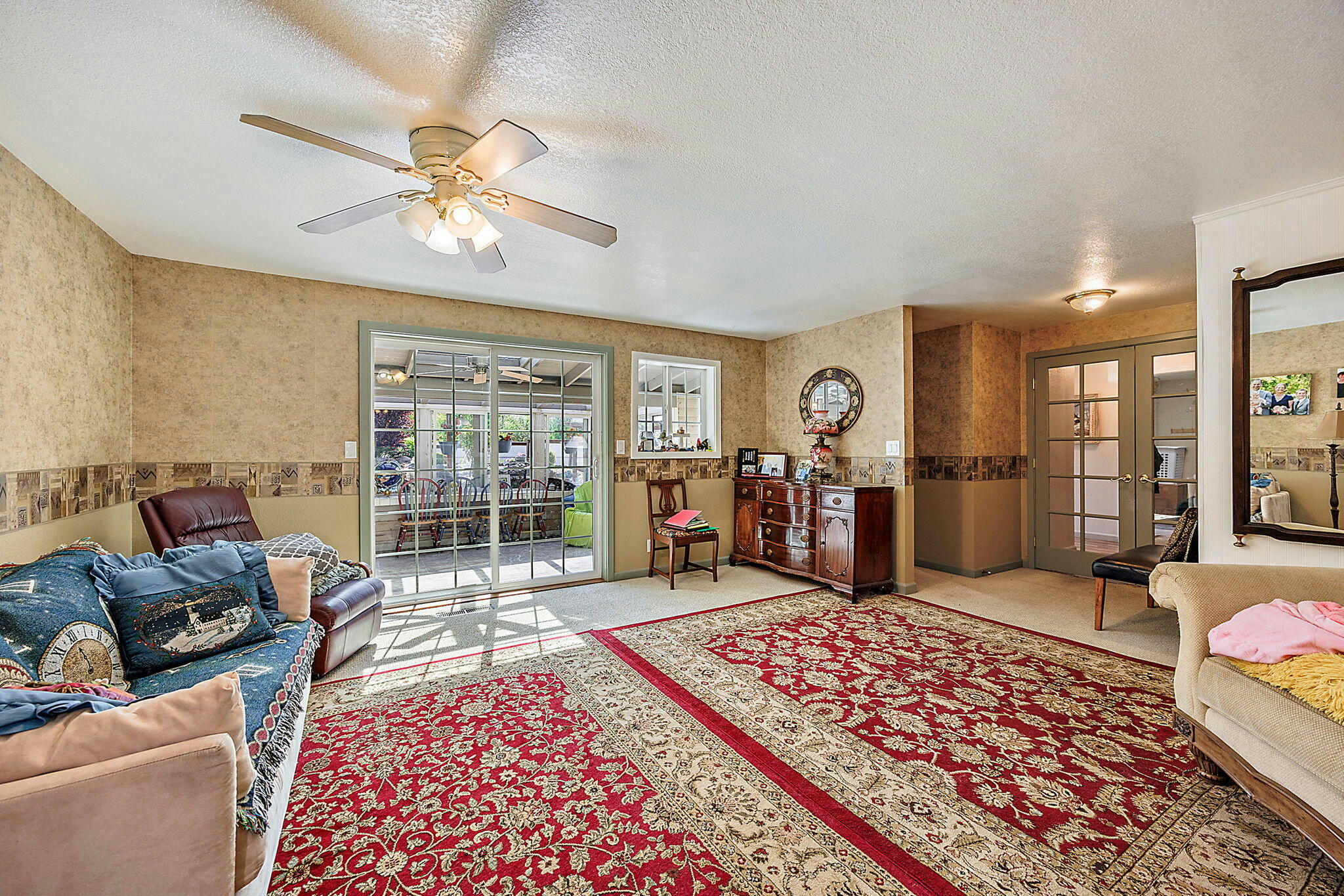 Ashland, Oregon, 97520, United States, 4 Bedrooms Bedrooms, ,4 BathroomsBathrooms,Residential,Active,1741601