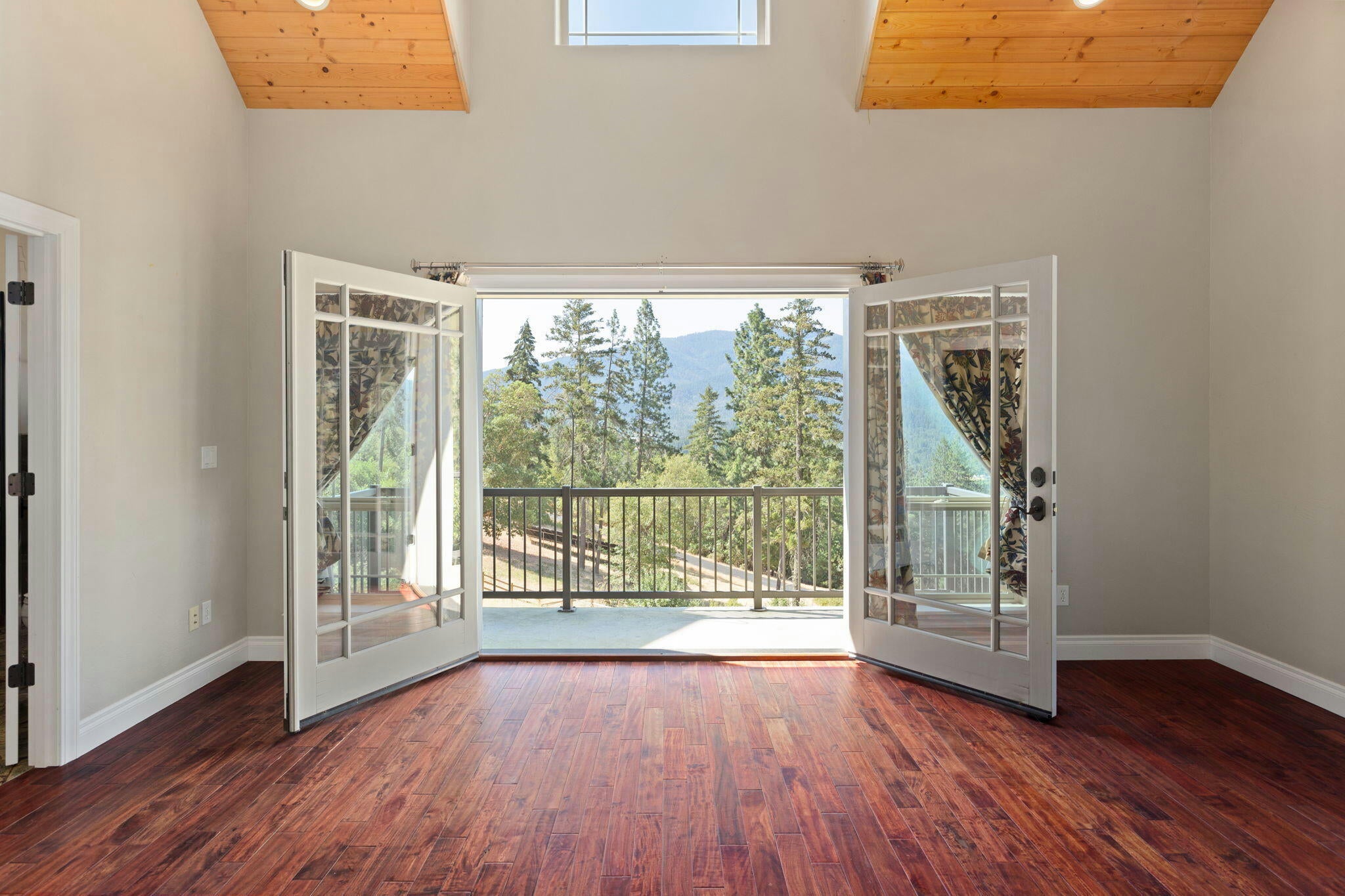 Grants Pass, Oregon, 97527, United States, ,6 BathroomsBathrooms,Residential,Active,1748769