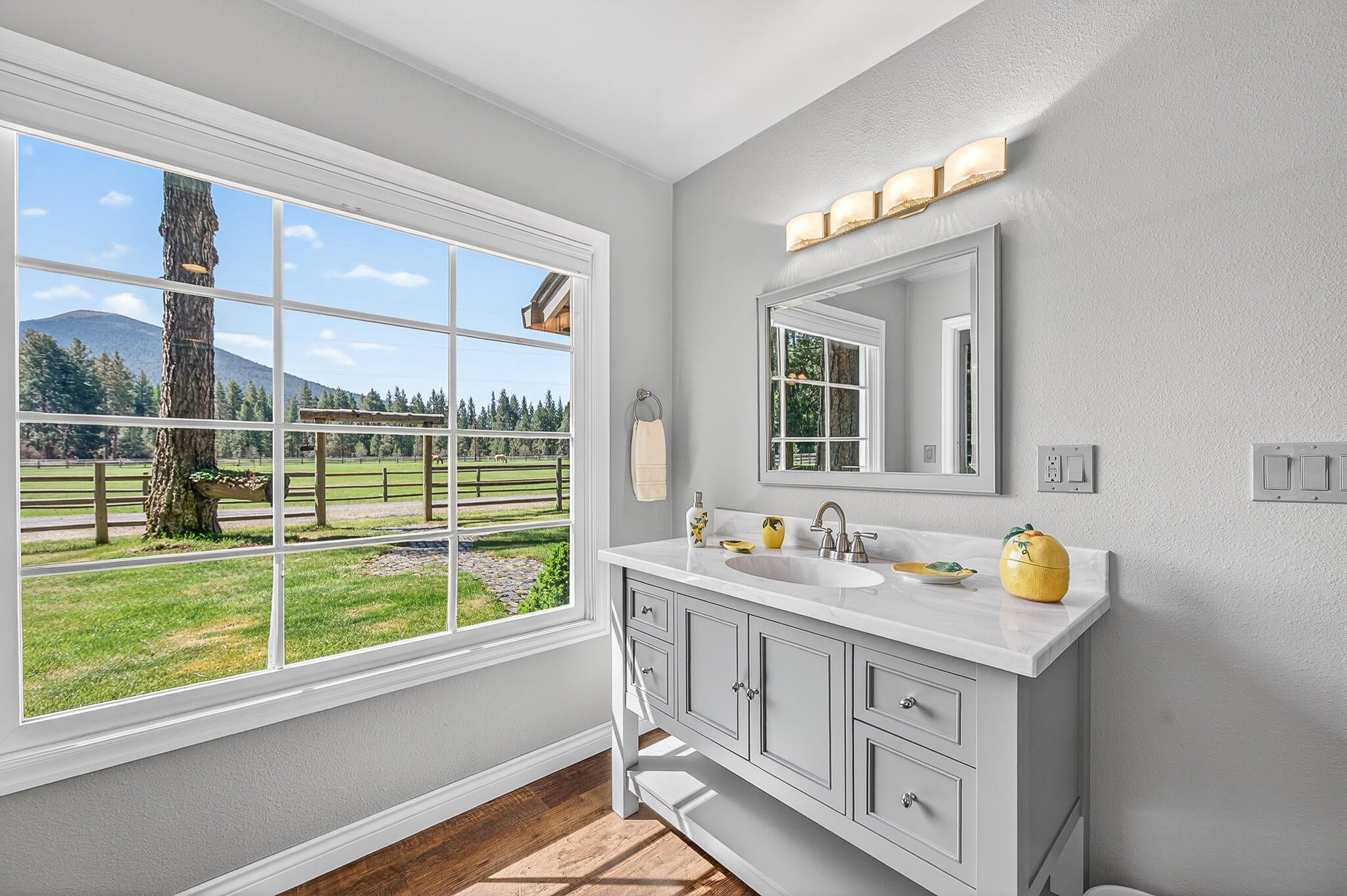 Camp Sherman, Oregon, 97730, United States, 2 Bedrooms Bedrooms, ,2 BathroomsBathrooms,Residential,Active,2045042