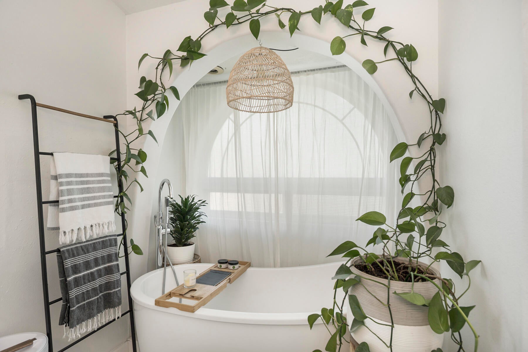 Bend, Oregon, 97703, United States, 4 Bedrooms Bedrooms, ,3 BathroomsBathrooms,Residential,Active,1790219