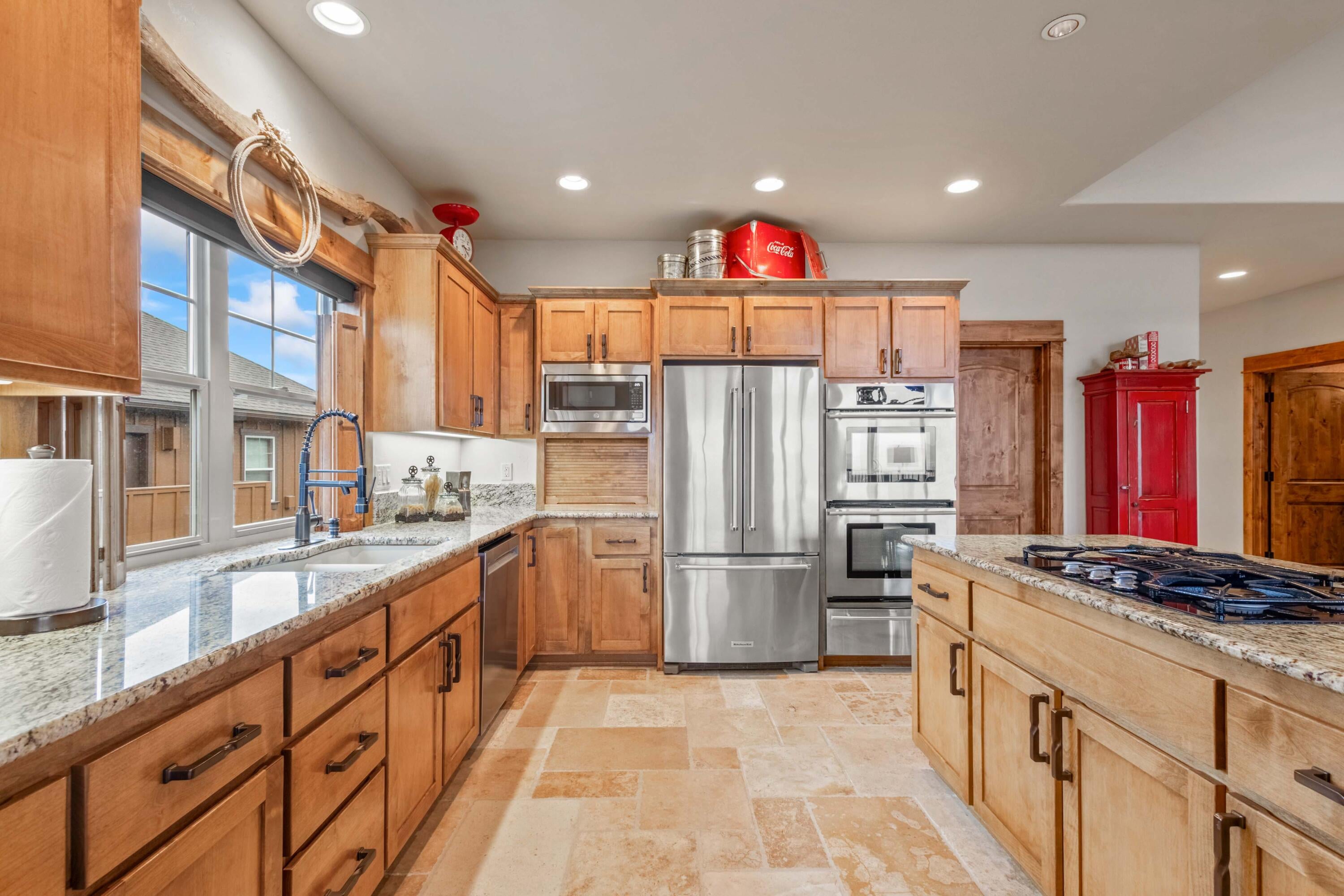 Redmond, Oregon, 97756, United States, 3 Bedrooms Bedrooms, ,4 BathroomsBathrooms,Residential,Active,2002359