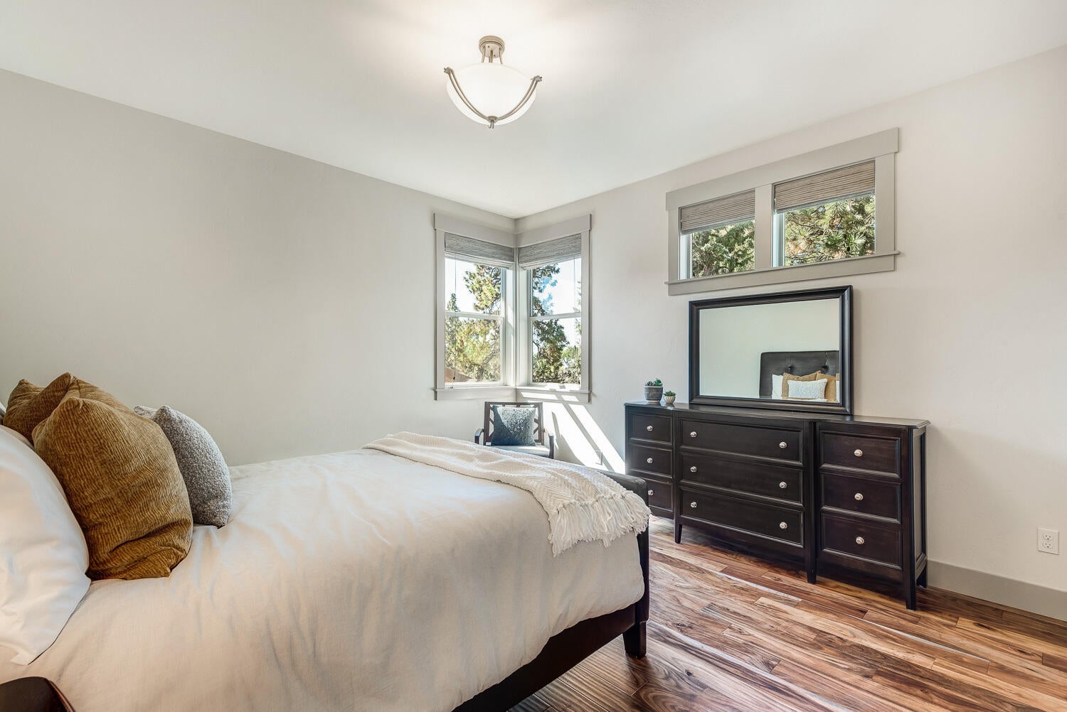 Bend, Oregon, 97703, United States, 3 Bedrooms Bedrooms, ,3 BathroomsBathrooms,Residential,Active,1952278