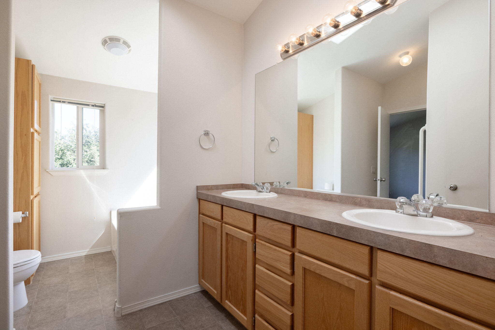 Powell Butte, Oregon, 97753, United States, ,3 BathroomsBathrooms,Residential,Active,1769369