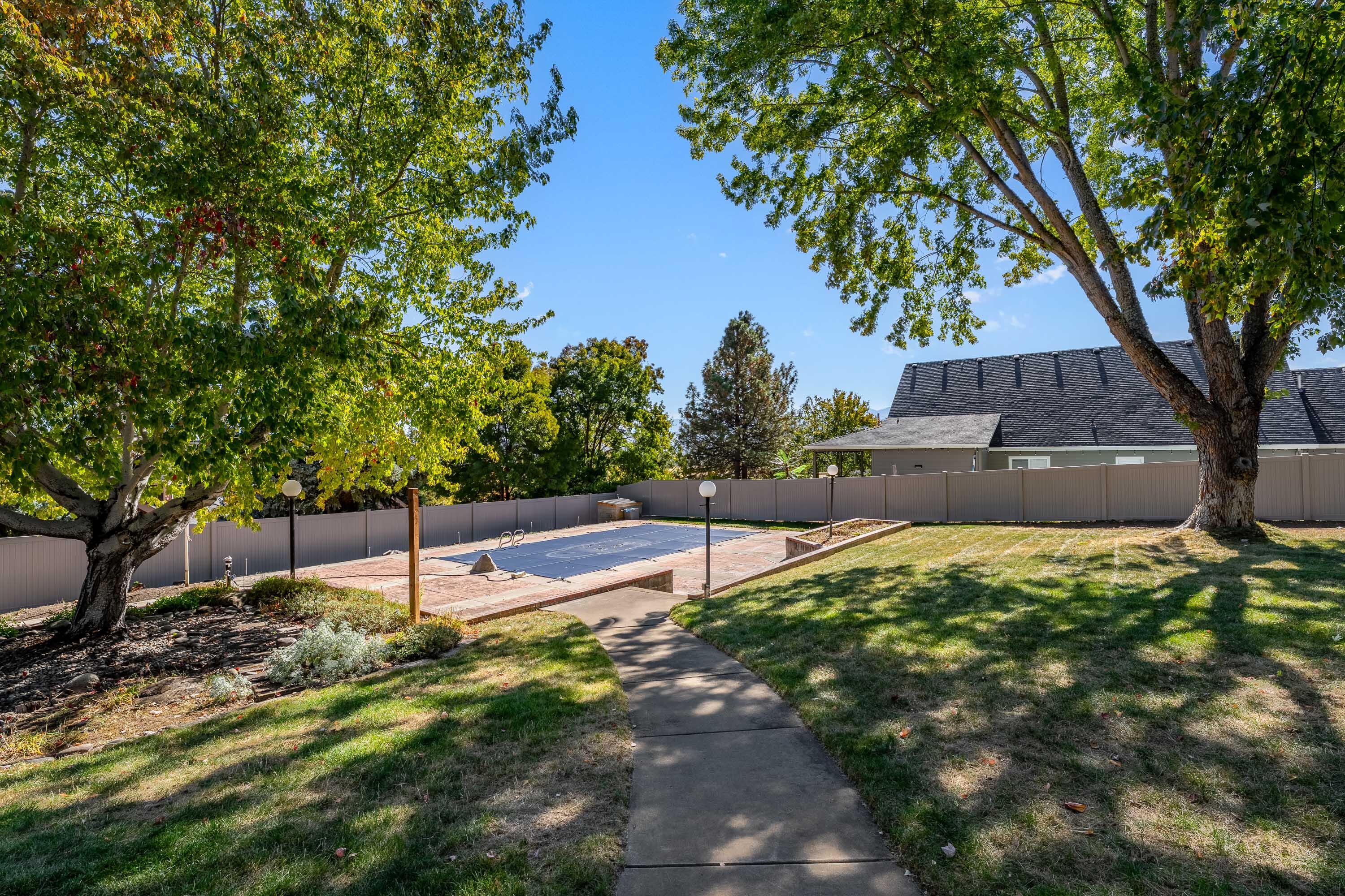 Central Point, Oregon, 97502, United States, 4 Bedrooms Bedrooms, ,3 BathroomsBathrooms,Residential,Active,1959928