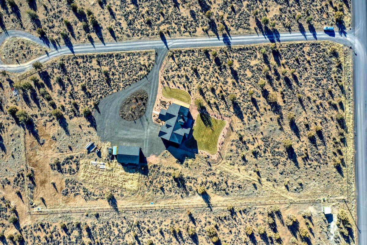 Powell Butte, Oregon, 97753, United States, 4 Bedrooms Bedrooms, ,3 BathroomsBathrooms,Residential,Active,1908146