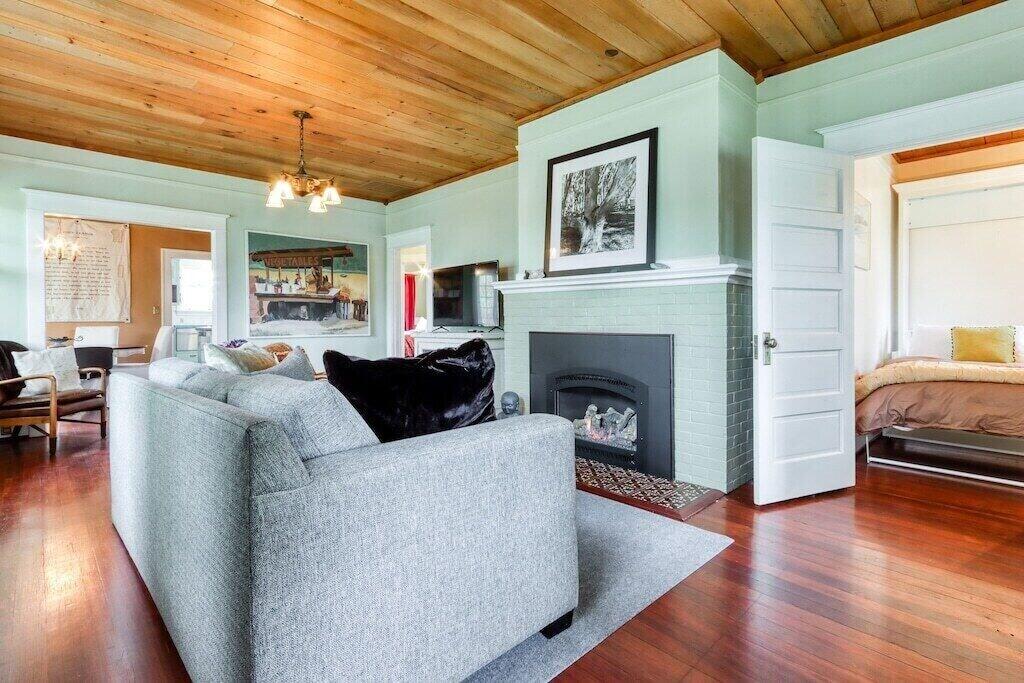 Bend, Oregon, 97703, United States, 3 Bedrooms Bedrooms, ,2 BathroomsBathrooms,Residential,Active,1756823
