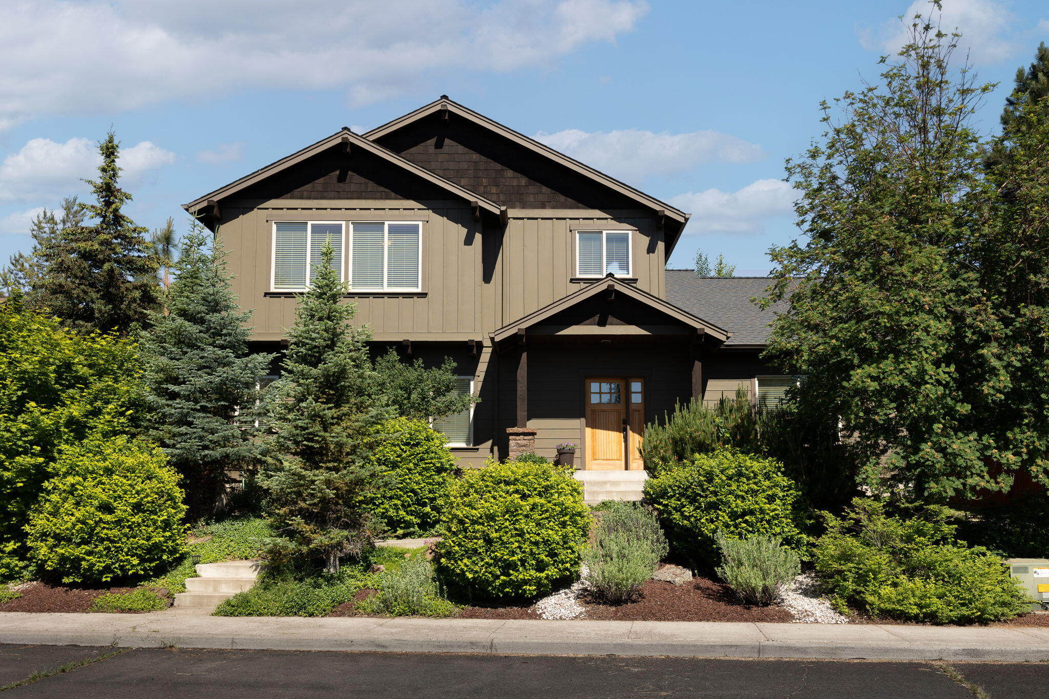 Bend, Oregon, 97702, United States, ,3 BathroomsBathrooms,Residential,Active,1850627