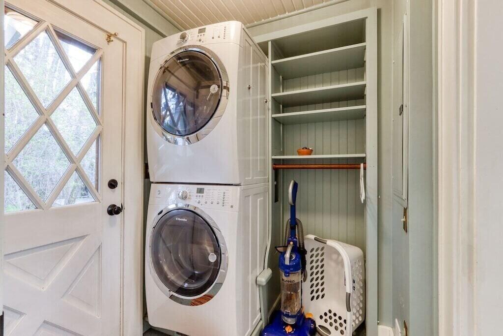 Bend, Oregon, 97703, United States, 3 Bedrooms Bedrooms, ,2 BathroomsBathrooms,Residential,Active,1756823