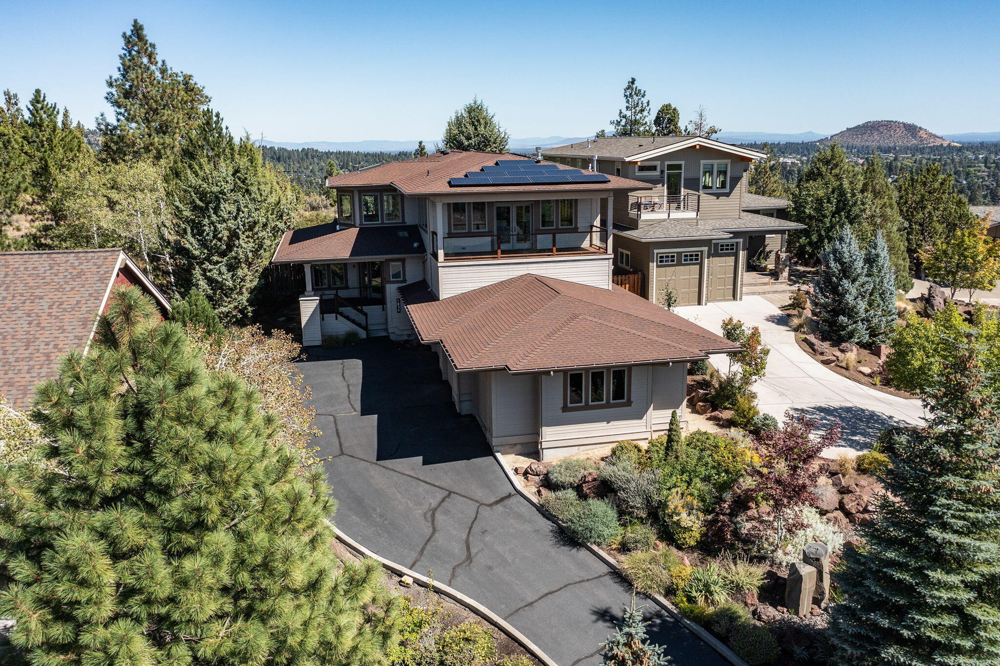 Bend, Oregon, 97702, United States, 3 Bedrooms Bedrooms, ,4 BathroomsBathrooms,Residential,Active,1929788