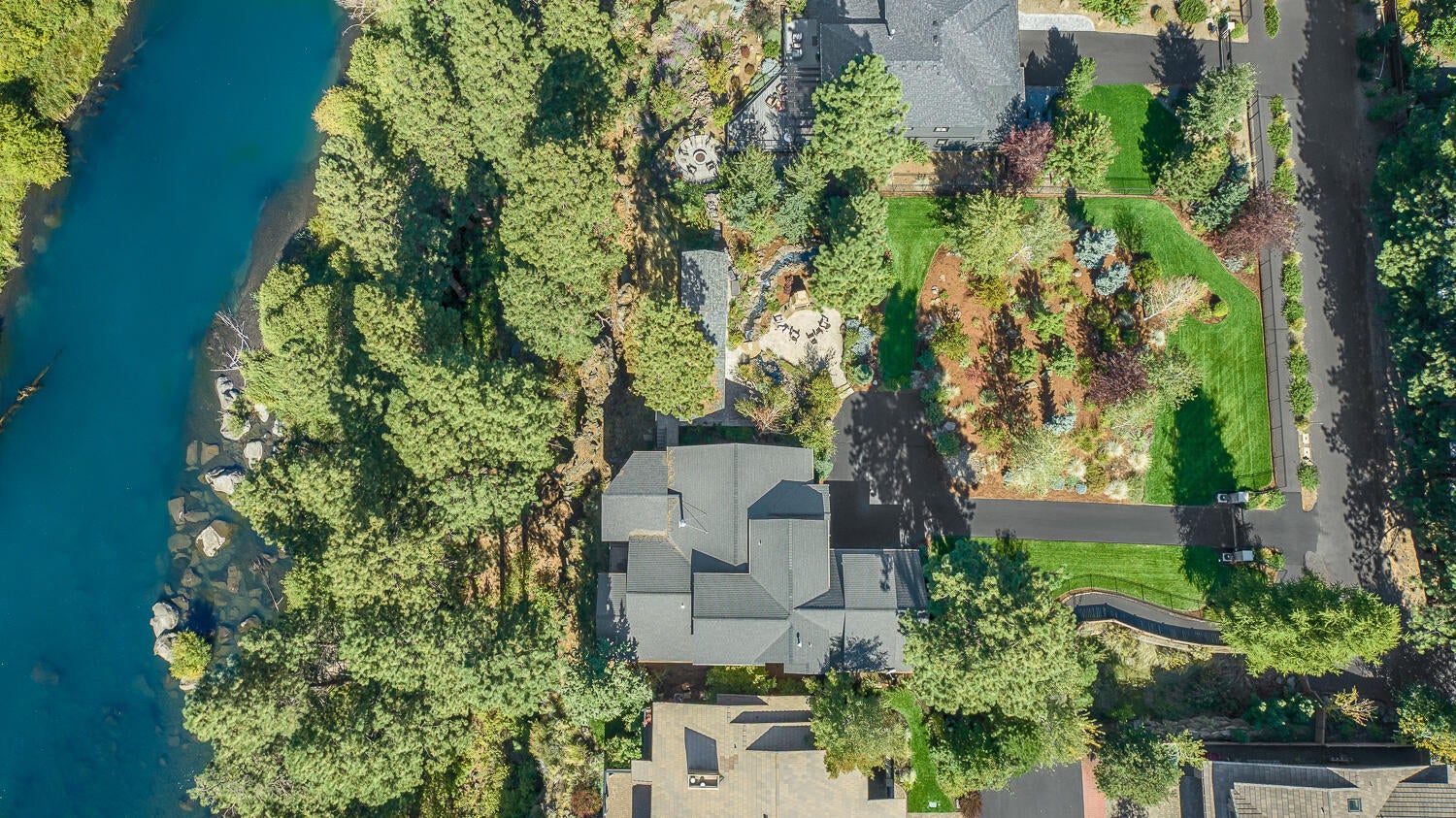 Bend, Oregon, 97703, United States, 3 Bedrooms Bedrooms, ,3 BathroomsBathrooms,Residential,Active,1952278