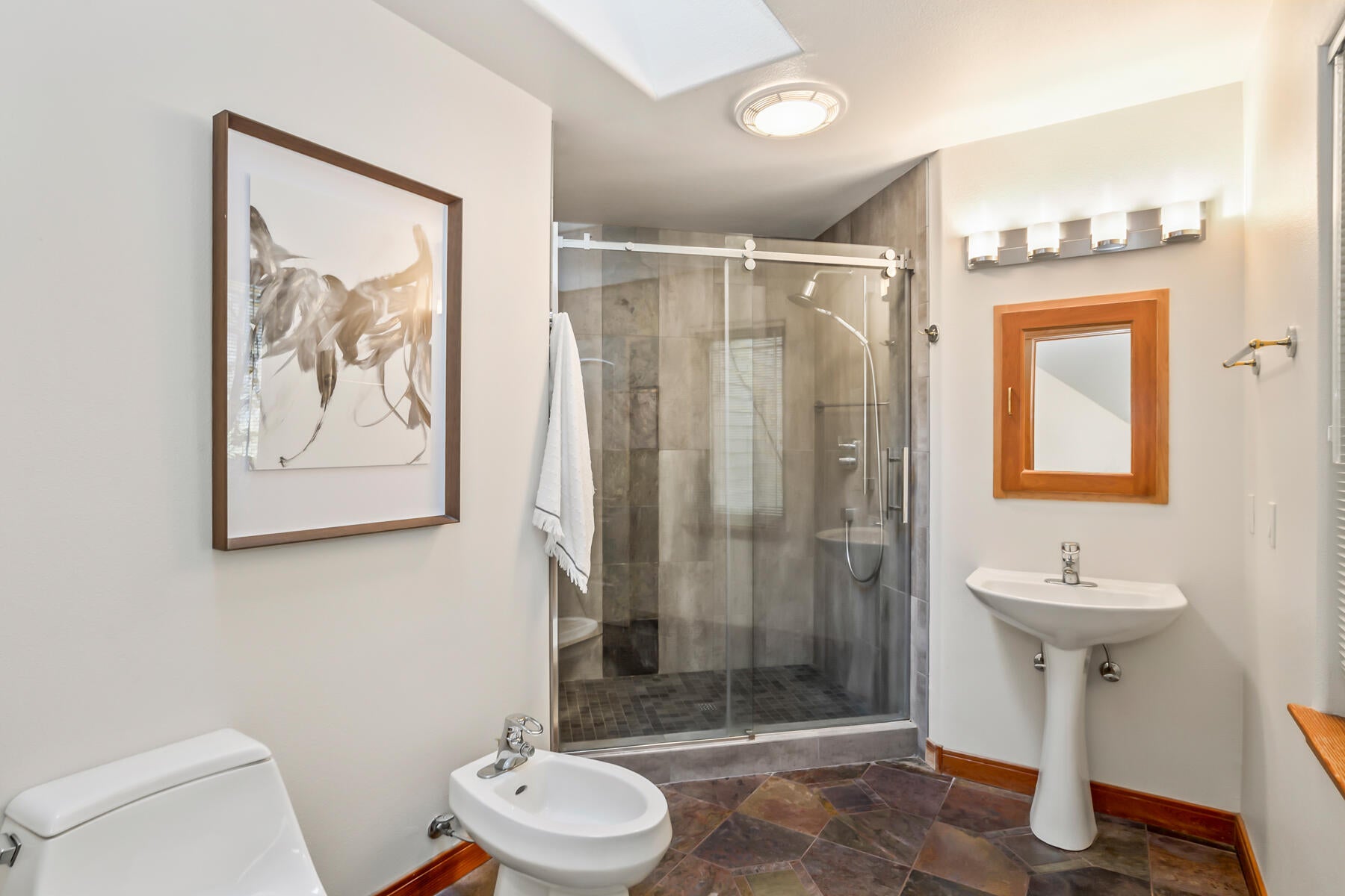 Bend, Oregon, 97703, United States, 5 Bedrooms Bedrooms, ,3 BathroomsBathrooms,Residential,Active,1972188