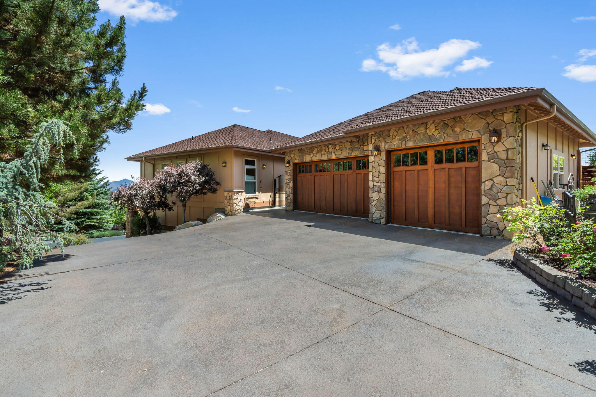 Redmond, Oregon, 97756, United States, ,3 BathroomsBathrooms,Residential,Active,1849184
