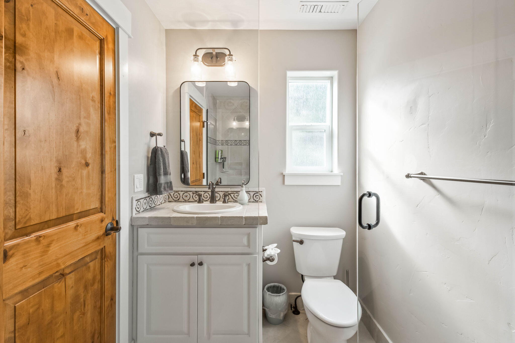 Bend, Oregon, 97702, United States, 4 Bedrooms Bedrooms, ,5 BathroomsBathrooms,Residential,Active,1726847